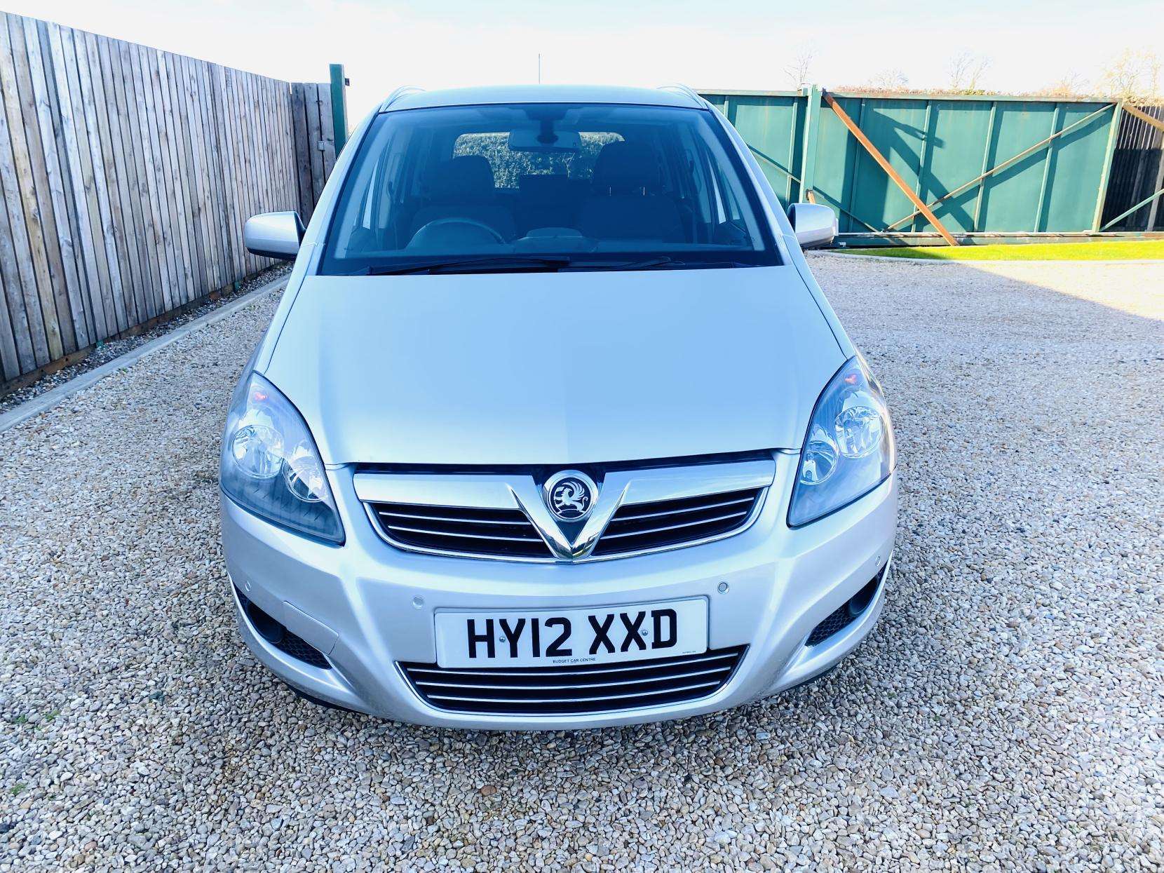 A 2012 VAUXHALL ZAFIRA 1.6 16V Design MPV 5dr Petrol Manual Euro 5 (SNav) (115 ps) A 2012 VAUXHALL ZAFIRA 1.6 16V Design MPV 5dr Petrol Manual Euro 5 (SNav) (115 ps)