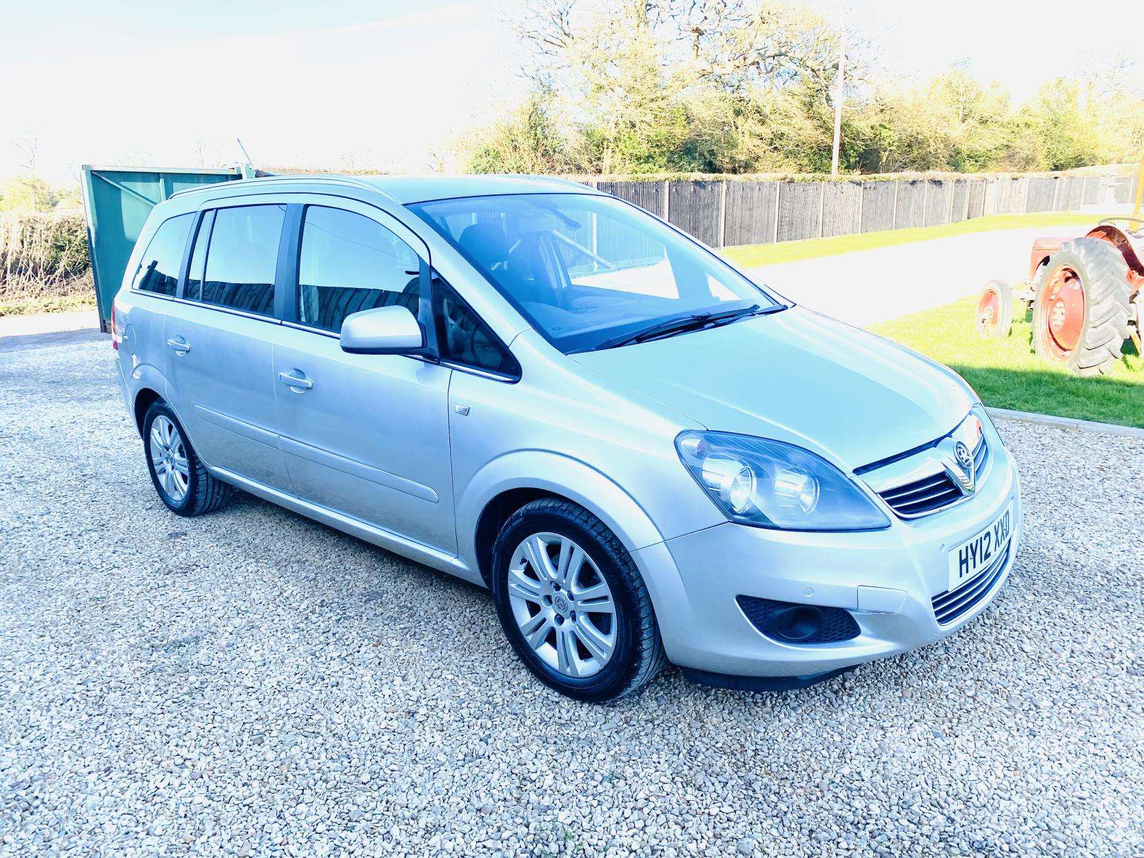 A 2012 VAUXHALL ZAFIRA 1.6 16V Design MPV 5dr Petrol Manual Euro 5 (SNav) (115 ps) A 2012 VAUXHALL ZAFIRA 1.6 16V Design MPV 5dr Petrol Manual Euro 5 (SNav) (115 ps)