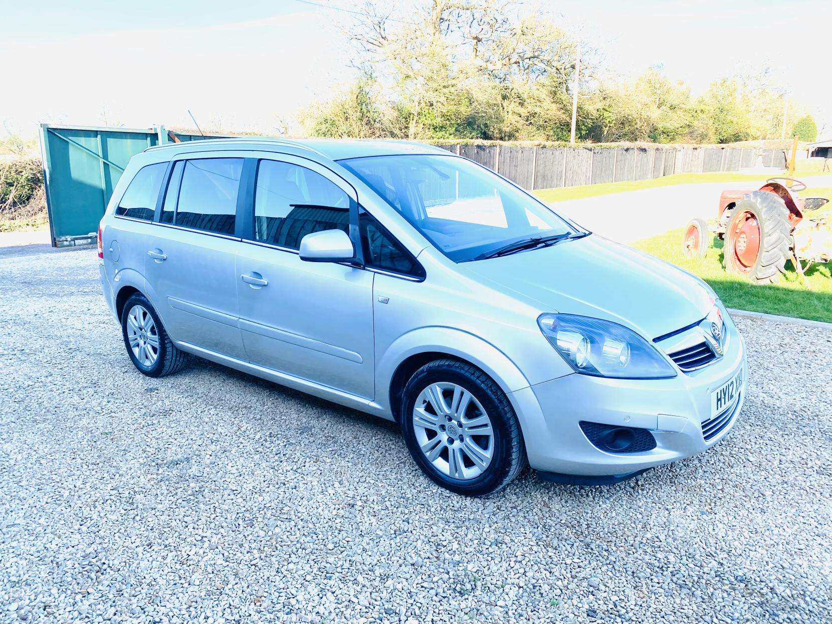 A 2012 VAUXHALL ZAFIRA 1.6 16V Design MPV 5dr Petrol Manual Euro 5 (SNav) (115 ps) A 2012 VAUXHALL ZAFIRA 1.6 16V Design MPV 5dr Petrol Manual Euro 5 (SNav) (115 ps)