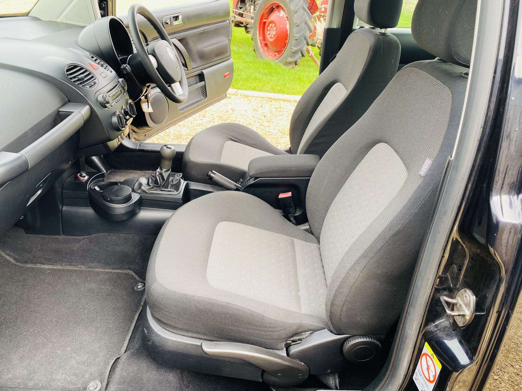 2011 VOLKSWAGEN BEETLE 2011 VOLKSWAGEN BEETLE