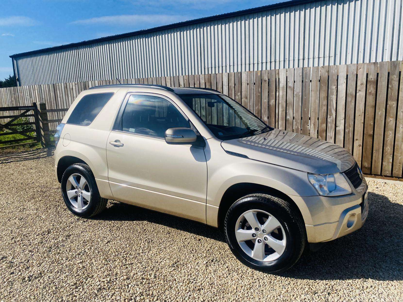 A 2009 SUZUKI GRAND VITARA 2.4 VVT SZ4 SUV 3dr Petrol Manual 4WD Euro 4 (166 ps) A 2009 SUZUKI GRAND VITARA 2.4 VVT SZ4 SUV 3dr Petrol Manual 4WD Euro 4 (166 ps)