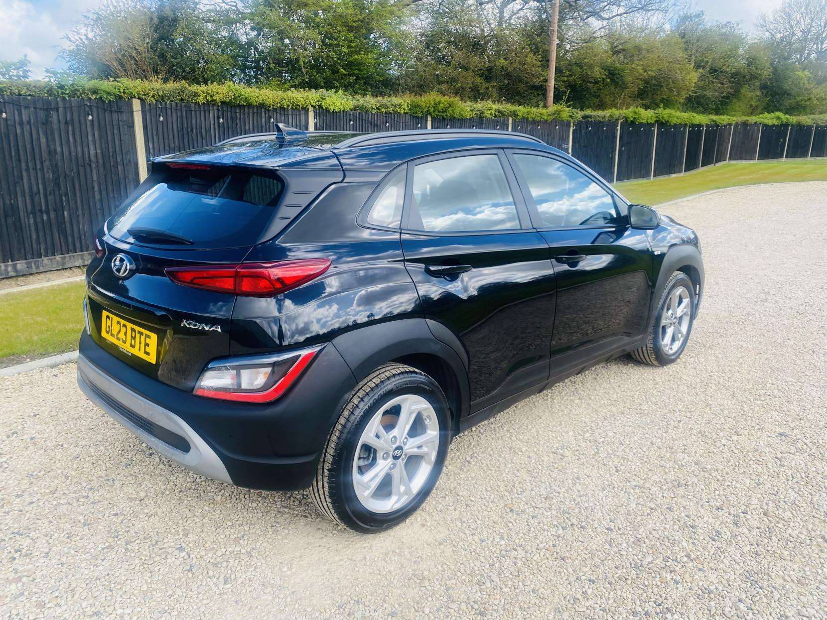 A 2023 HYUNDAI KONA 1.0 T-GDi MHEV SE Connect SUV 5dr Petrol Hybrid Manual Euro 6 (s/s) (120 ps) A 2023 HYUNDAI KONA 1.0 T-GDi MHEV SE Connect SUV 5dr Petrol Hybrid Manual Euro 6 (s/s) (120 ps)