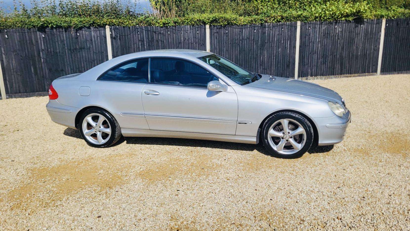A 2005 MERCEDES-BENZ CLK 2.6 CLK240 Avantgarde Coupe 2dr Petrol Automatic (250 g/km, 170 bhp) A 2005 MERCEDES-BENZ CLK 2.6 CLK240 Avantgarde Coupe 2dr Petrol Automatic (250 g/km, 170 bhp)