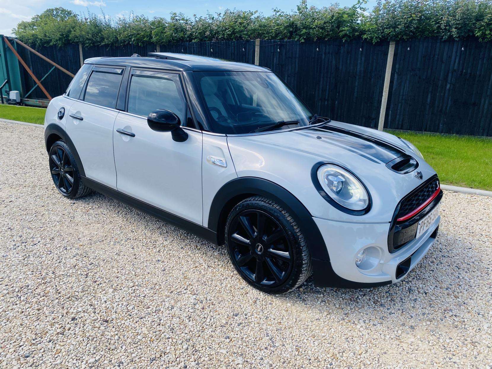 A 2015 MINI HATCH 2.0 Cooper SD Hatchback 5dr Diesel Auto 6Spd Euro 6 (s/s) (170 ps) A 2015 MINI HATCH 2.0 Cooper SD Hatchback 5dr Diesel Auto 6Spd Euro 6 (s/s) (170 ps)