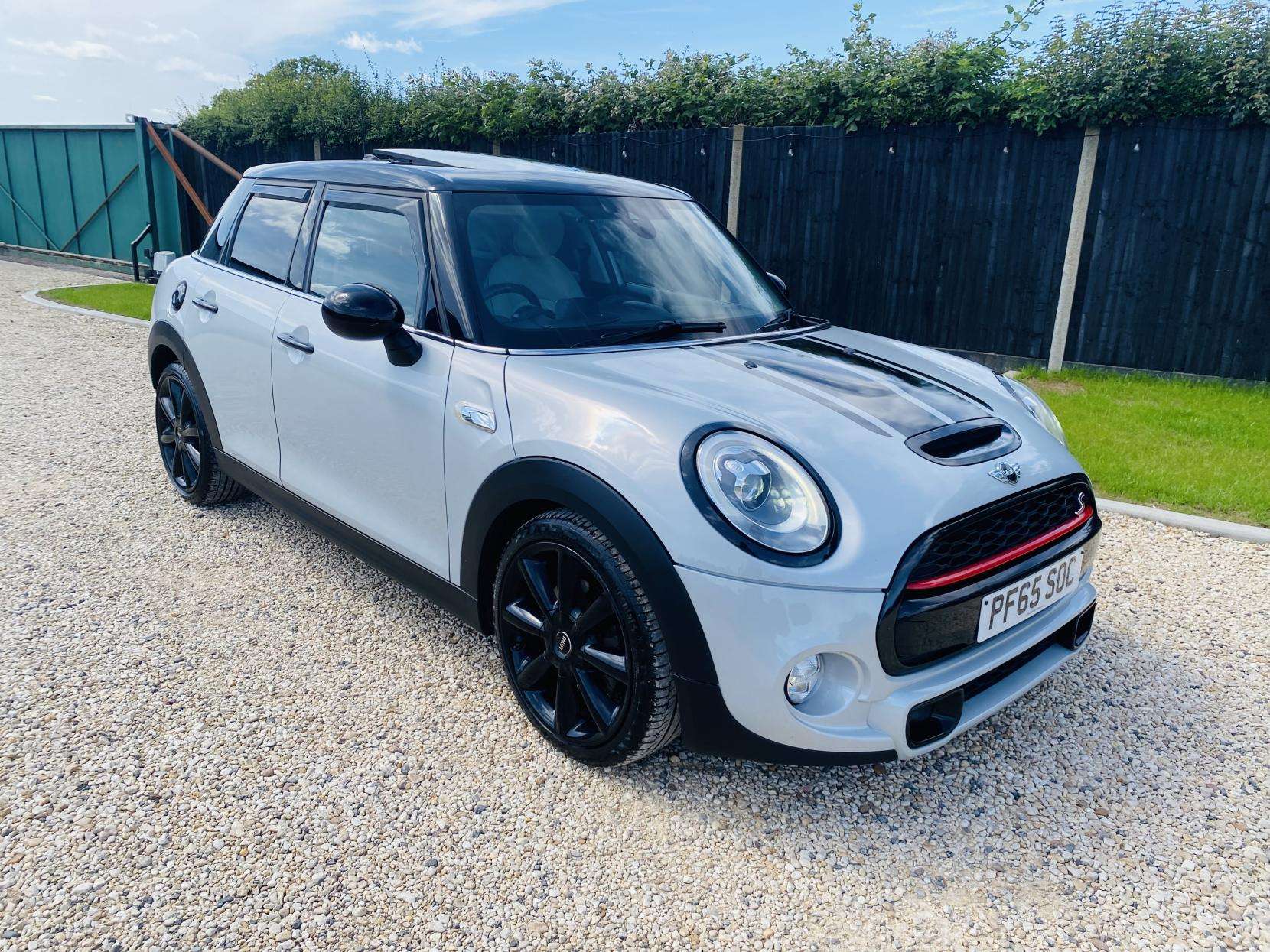 A 2015 MINI HATCH 2.0 Cooper SD Hatchback 5dr Diesel Auto 6Spd Euro 6 (s/s) (170 ps) A 2015 MINI HATCH 2.0 Cooper SD Hatchback 5dr Diesel Auto 6Spd Euro 6 (s/s) (170 ps)