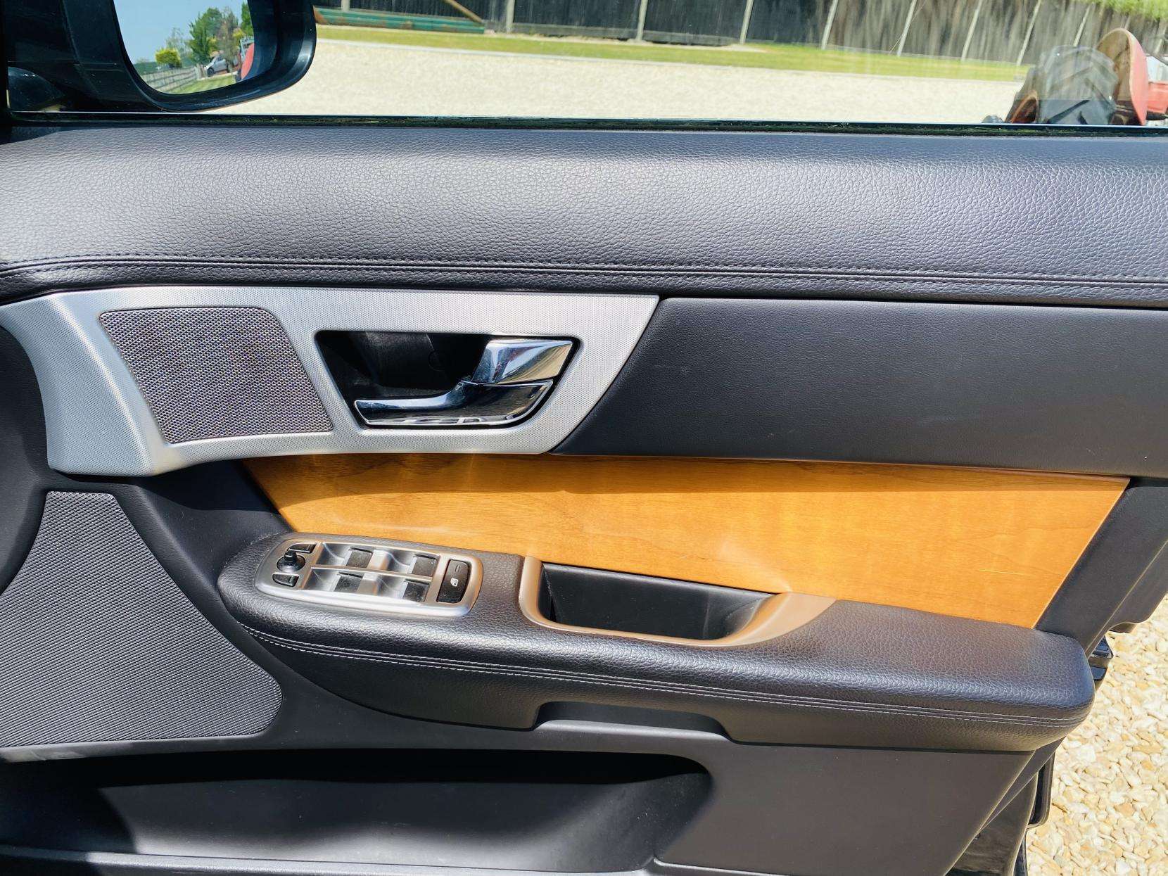 2012 JAGUAR XF 2012 JAGUAR XF