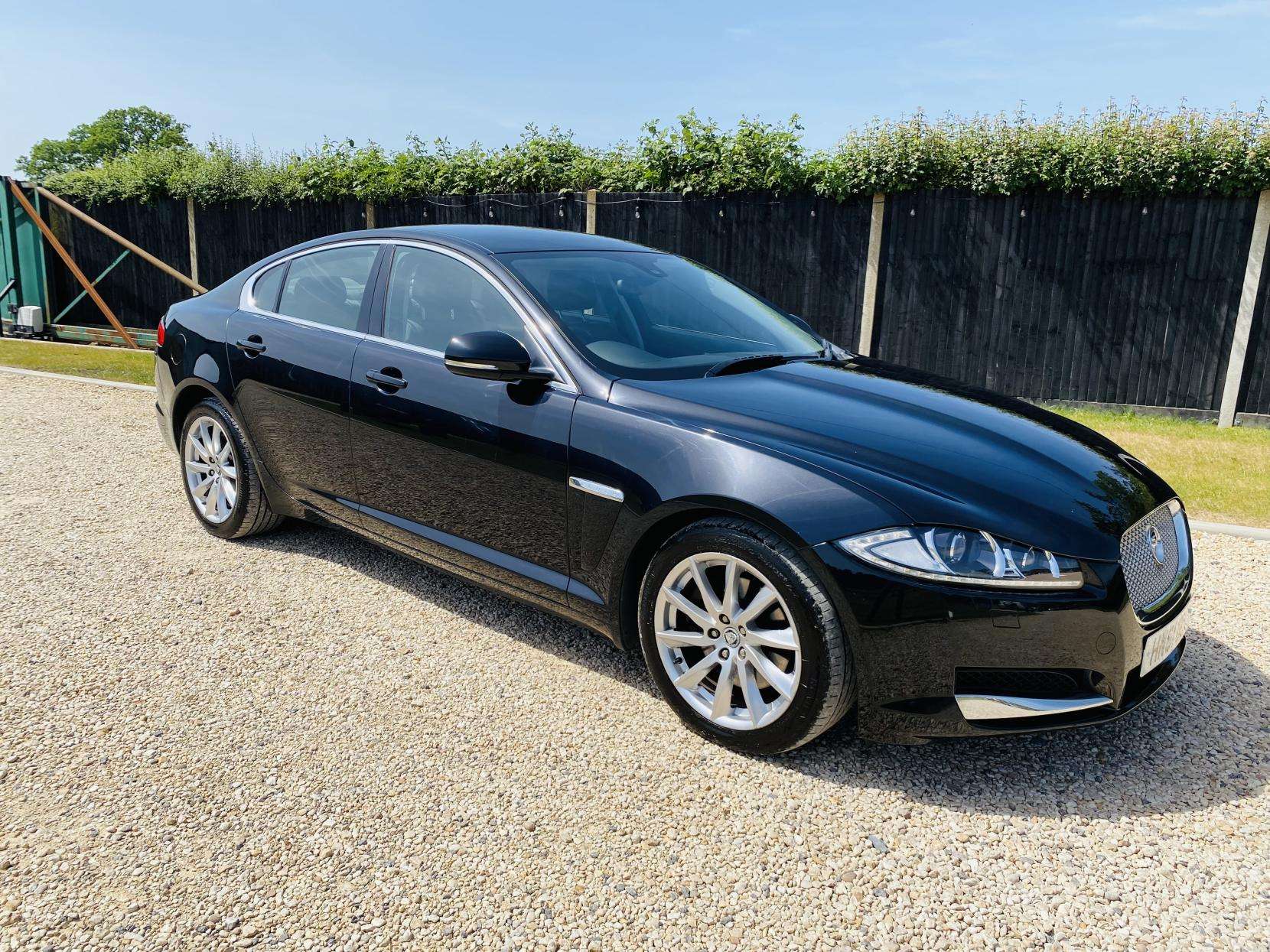 A 2012 JAGUAR XF 2.2d SE Saloon 4dr Diesel Auto Euro 5 (s/s) (190 ps) A 2012 JAGUAR XF 2.2d SE Saloon 4dr Diesel Auto Euro 5 (s/s) (190 ps)