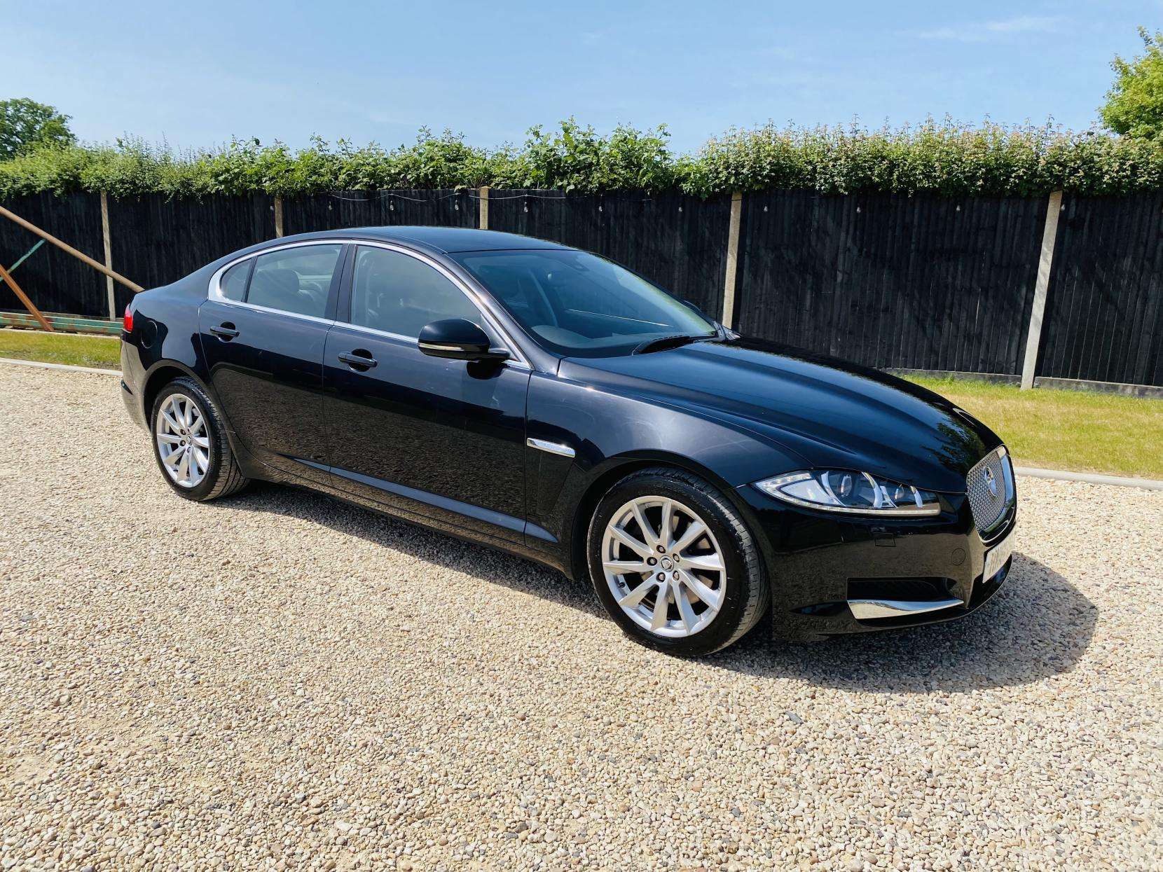 A 2012 JAGUAR XF 2.2d SE Saloon 4dr Diesel Auto Euro 5 (s/s) (190 ps) A 2012 JAGUAR XF 2.2d SE Saloon 4dr Diesel Auto Euro 5 (s/s) (190 ps)