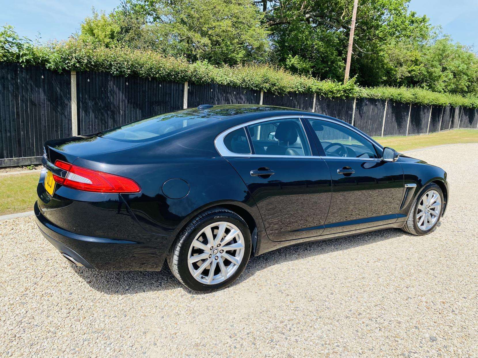 A 2012 JAGUAR XF 2.2d SE Saloon 4dr Diesel Auto Euro 5 (s/s) (190 ps) A 2012 JAGUAR XF 2.2d SE Saloon 4dr Diesel Auto Euro 5 (s/s) (190 ps)