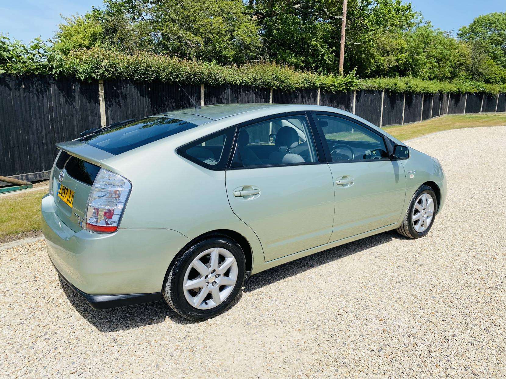 A 2007 TOYOTA PRIUS 1.5 T Spirit Hatchback 5dr Petrol Hybrid CVT (104 g/km, 76 bhp) A 2007 TOYOTA PRIUS 1.5 T Spirit Hatchback 5dr Petrol Hybrid CVT (104 g/km, 76 bhp)