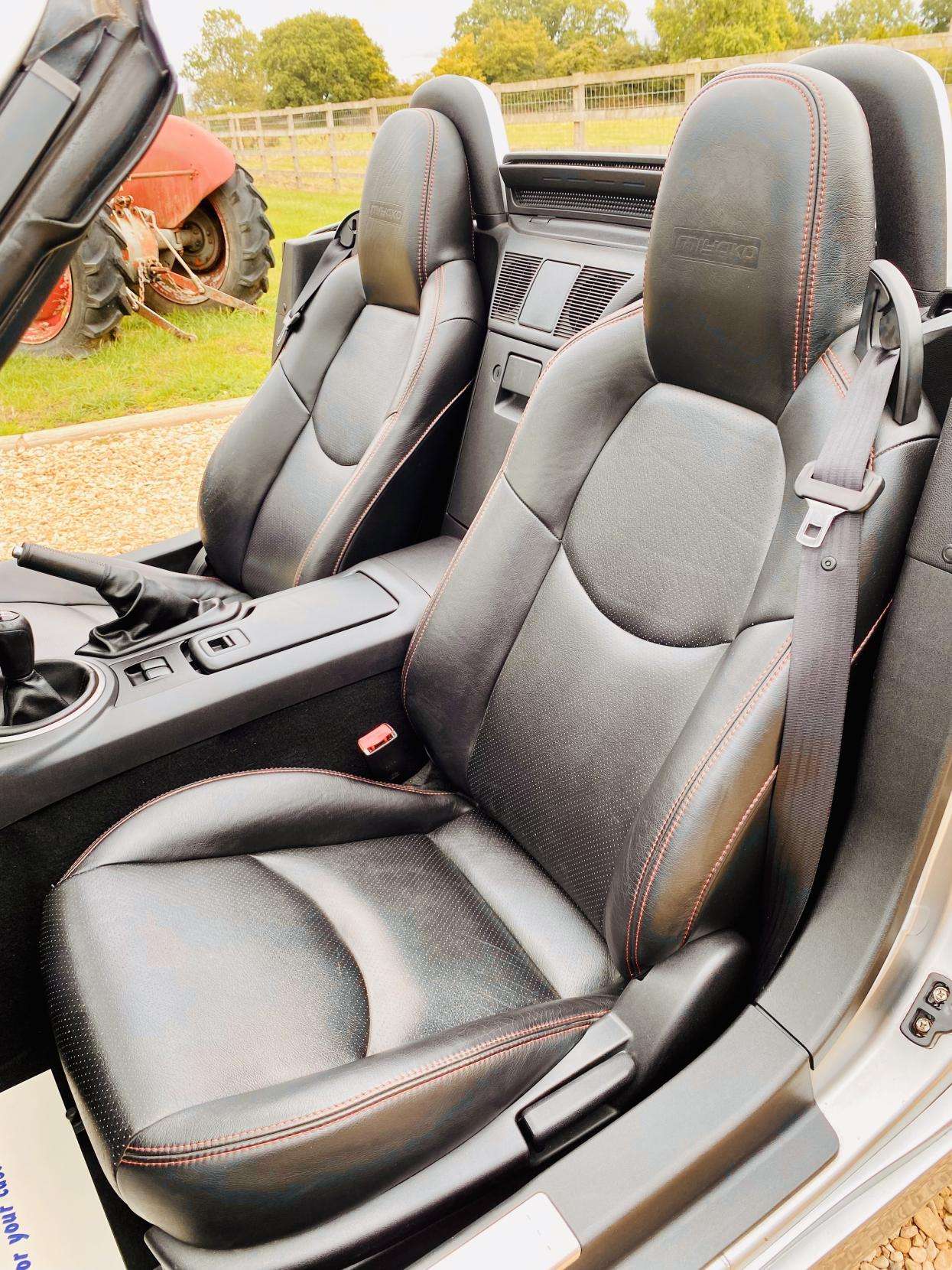 2010 MAZDA MX-5 2010 MAZDA MX-5