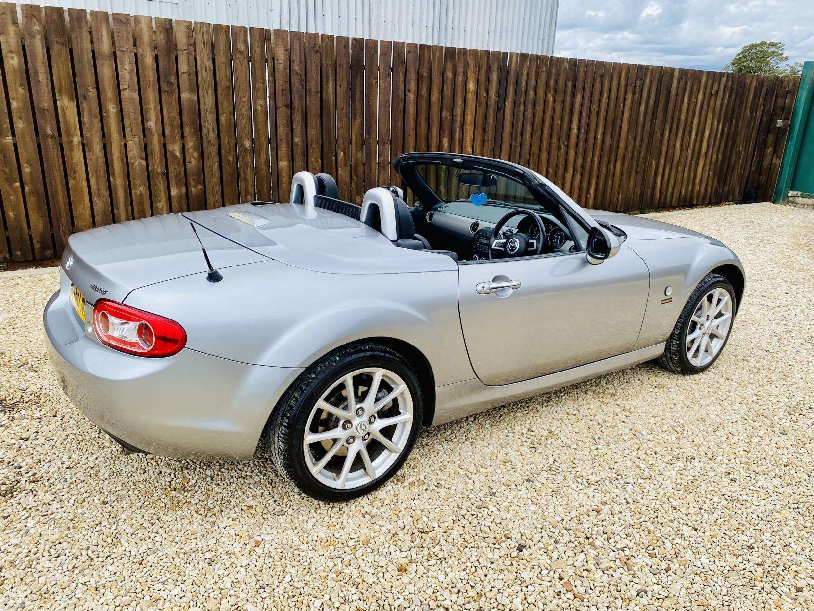 2010 MAZDA MX-5 2010 MAZDA MX-5