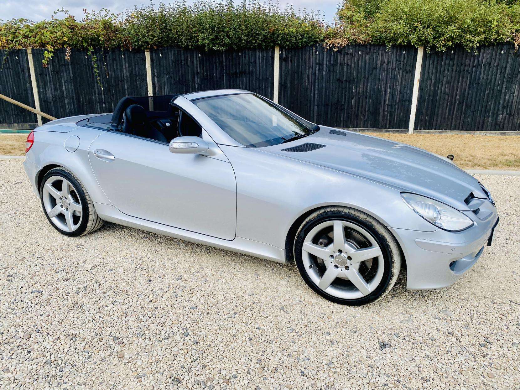 A 2005 MERCEDES-BENZ SLK 3.5 SLK350 Convertible 2dr Petrol Automatic (238 g/km, 272 bhp) A 2005 MERCEDES-BENZ SLK 3.5 SLK350 Convertible 2dr Petrol Automatic (238 g/km, 272 bhp)