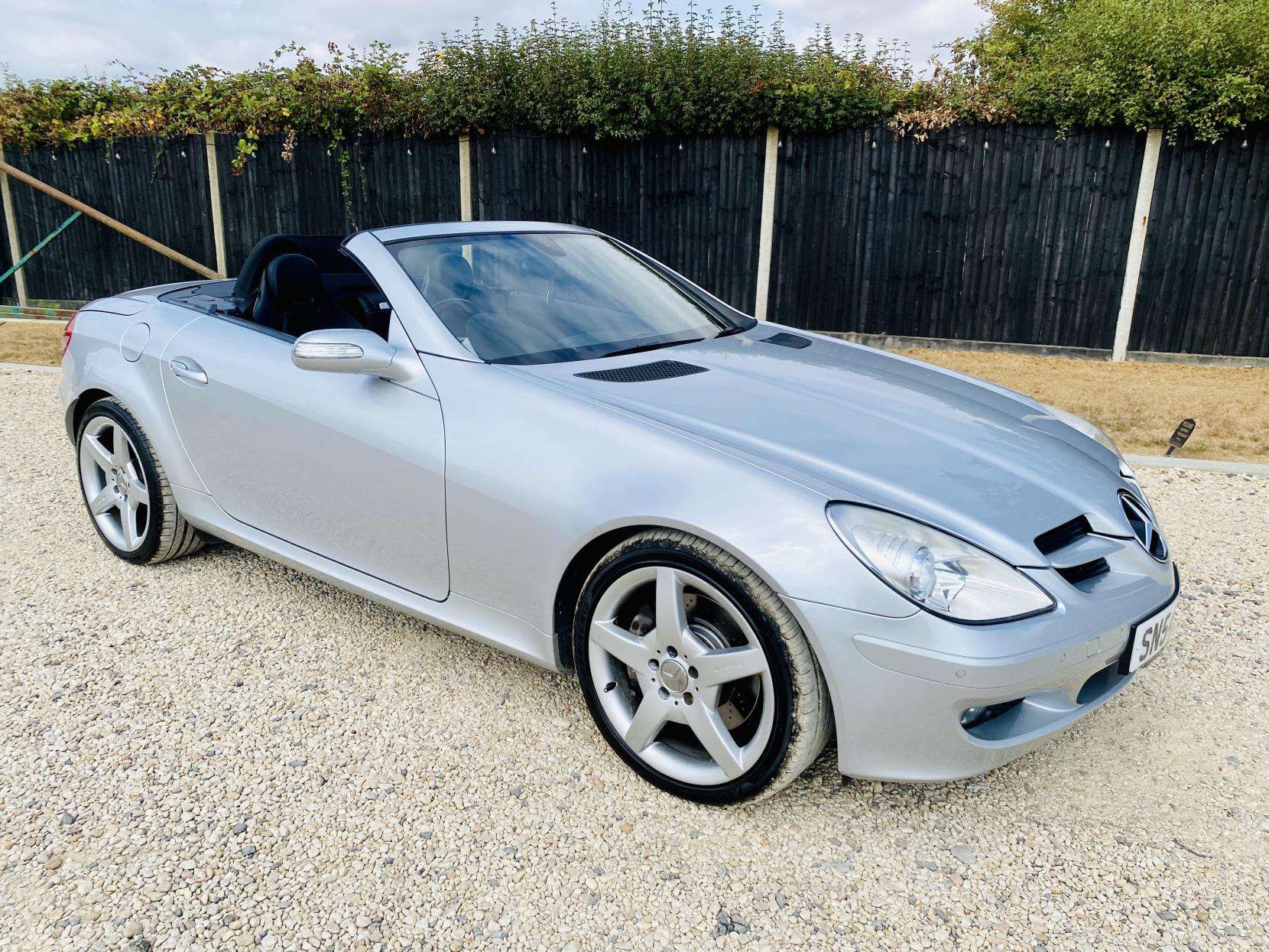 A 2005 MERCEDES-BENZ SLK 3.5 SLK350 Convertible 2dr Petrol Automatic (238 g/km, 272 bhp) A 2005 MERCEDES-BENZ SLK 3.5 SLK350 Convertible 2dr Petrol Automatic (238 g/km, 272 bhp)