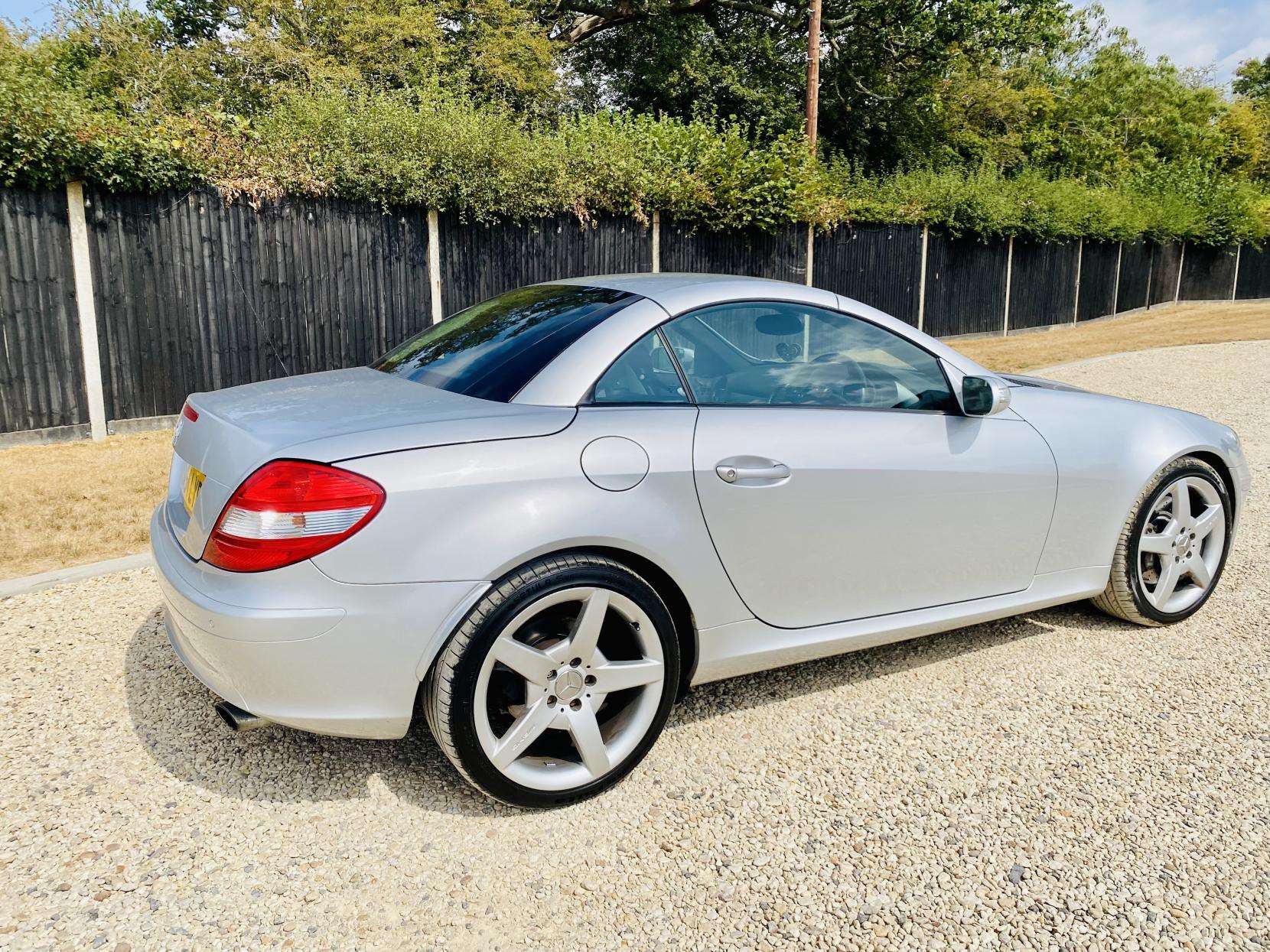 A 2005 MERCEDES-BENZ SLK 3.5 SLK350 Convertible 2dr Petrol Automatic (238 g/km, 272 bhp) A 2005 MERCEDES-BENZ SLK 3.5 SLK350 Convertible 2dr Petrol Automatic (238 g/km, 272 bhp)