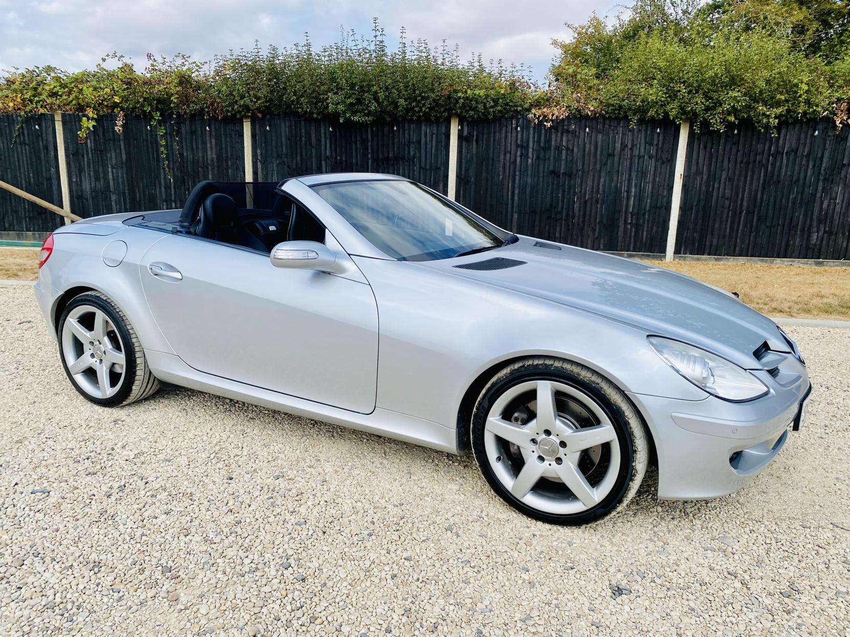 A 2005 MERCEDES-BENZ SLK 3.5 SLK350 Convertible 2dr Petrol Automatic (238 g/km, 272 bhp) A 2005 MERCEDES-BENZ SLK 3.5 SLK350 Convertible 2dr Petrol Automatic (238 g/km, 272 bhp)
