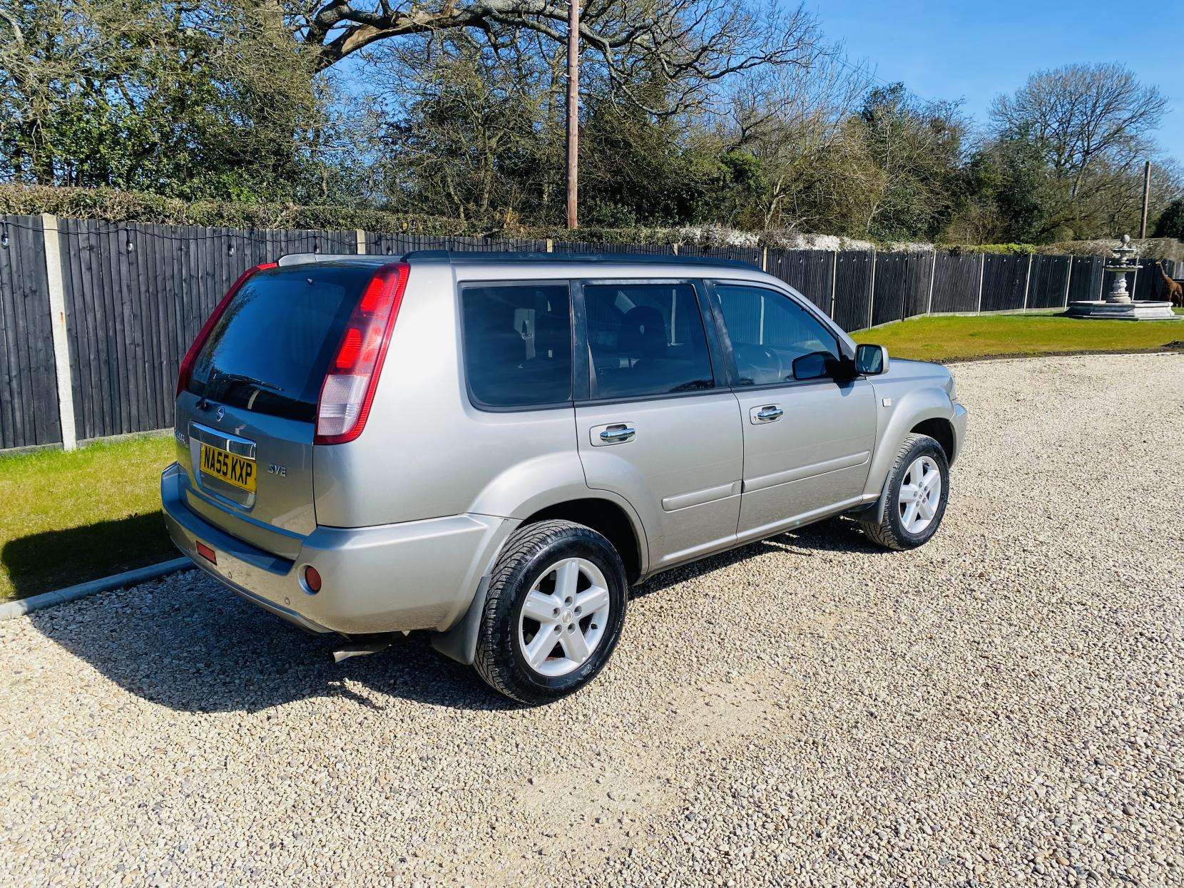 A 2005 NISSAN X-TRAIL 2.5i SVE SUV 5dr Petrol Automatic (231 g/km, 165 bhp) A 2005 NISSAN X-TRAIL 2.5i SVE SUV 5dr Petrol Automatic (231 g/km, 165 bhp)