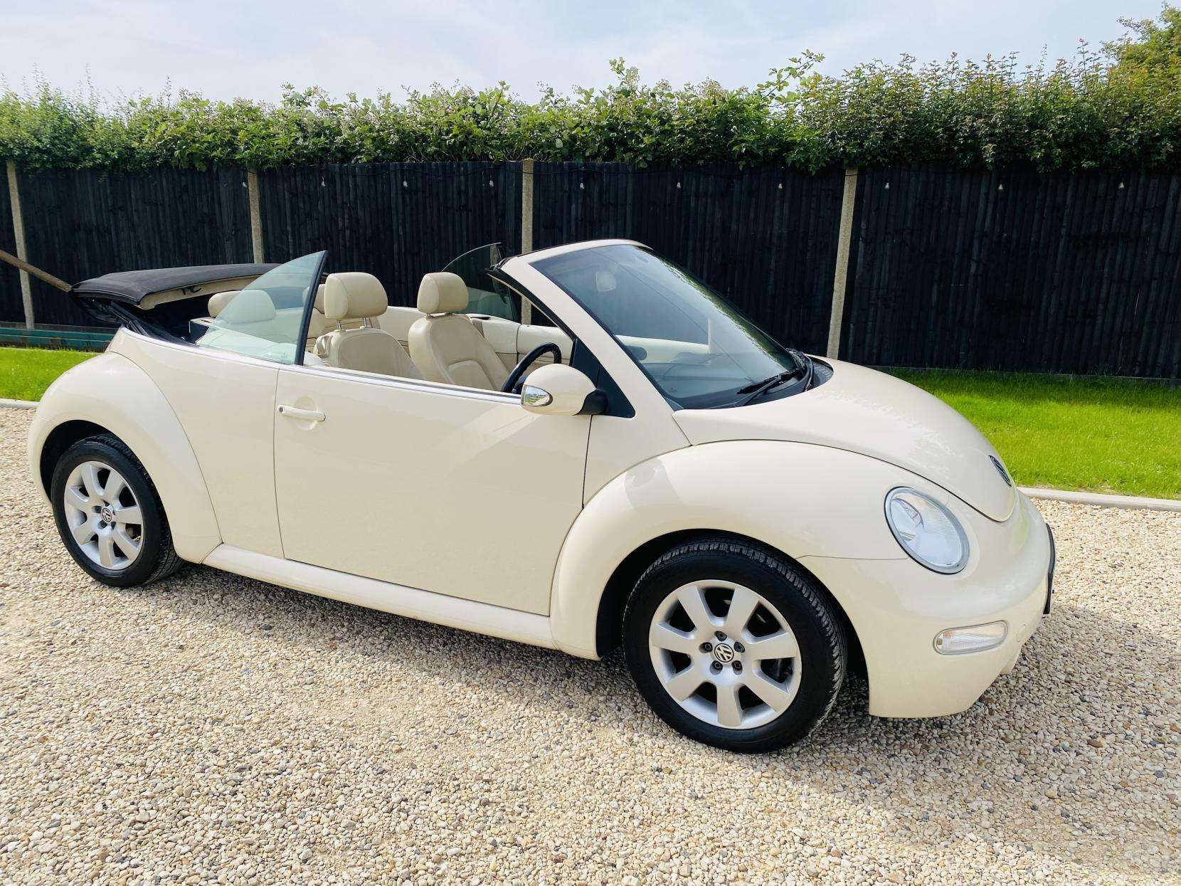 A 2004 VOLKSWAGEN BEETLE 2.0 S Cabriolet 2dr Petrol Auto Euro 4 (115 ps) A 2004 VOLKSWAGEN BEETLE 2.0 S Cabriolet 2dr Petrol Auto Euro 4 (115 ps)