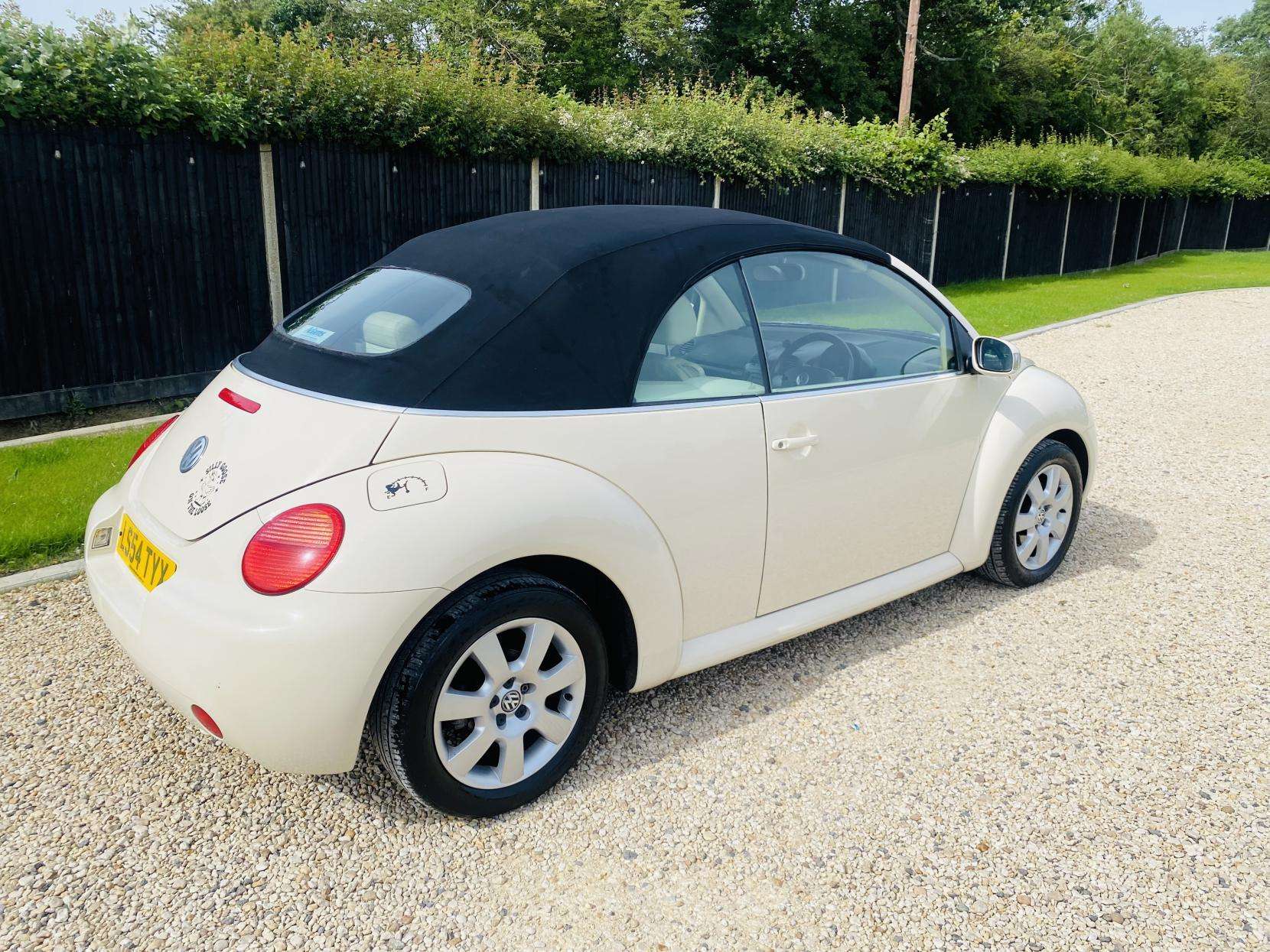 A 2004 VOLKSWAGEN BEETLE 2.0 S Cabriolet 2dr Petrol Auto Euro 4 (115 ps) A 2004 VOLKSWAGEN BEETLE 2.0 S Cabriolet 2dr Petrol Auto Euro 4 (115 ps)