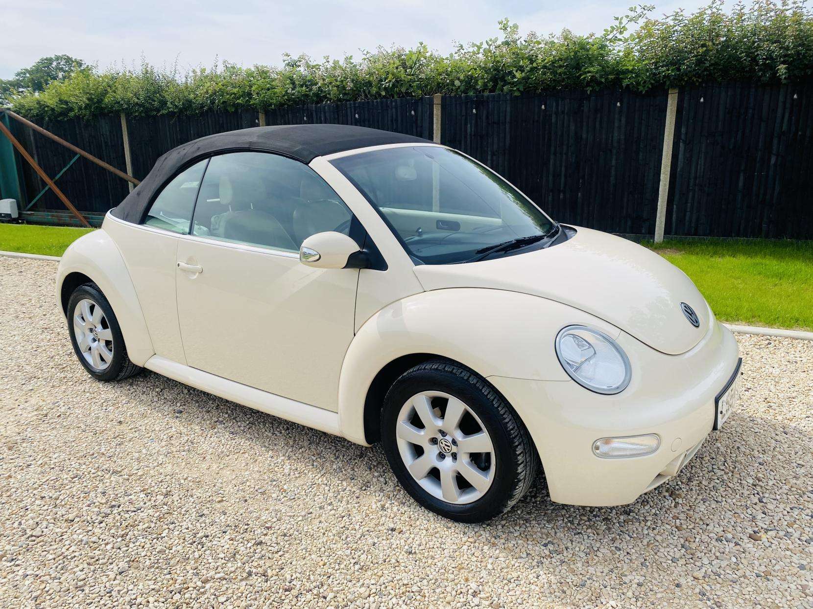 A 2004 VOLKSWAGEN BEETLE 2.0 S Cabriolet 2dr Petrol Auto Euro 4 (115 ps) A 2004 VOLKSWAGEN BEETLE 2.0 S Cabriolet 2dr Petrol Auto Euro 4 (115 ps)