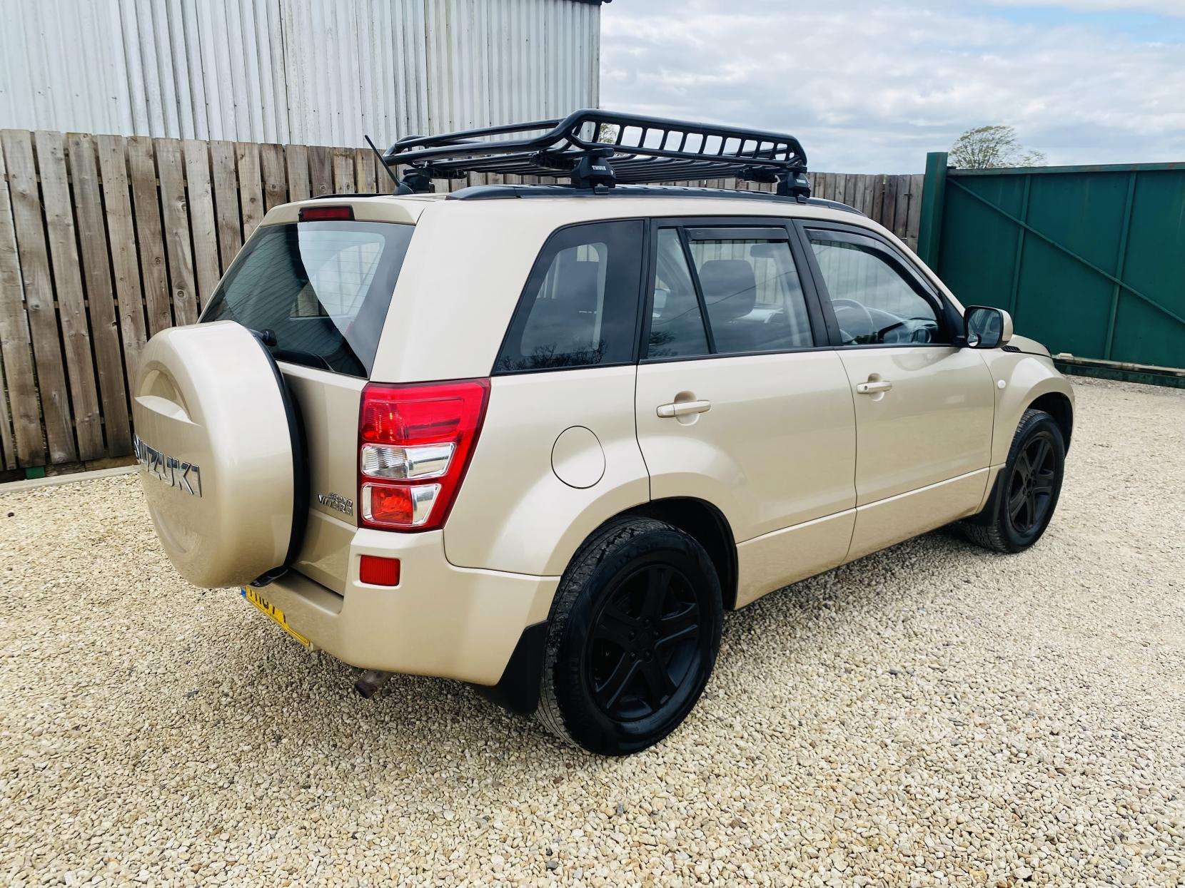 A 2007 SUZUKI GRAND VITARA 2.0 16V SUV 5dr Petrol Manual 4WD Euro 4 (140 ps) A 2007 SUZUKI GRAND VITARA 2.0 16V SUV 5dr Petrol Manual 4WD Euro 4 (140 ps)