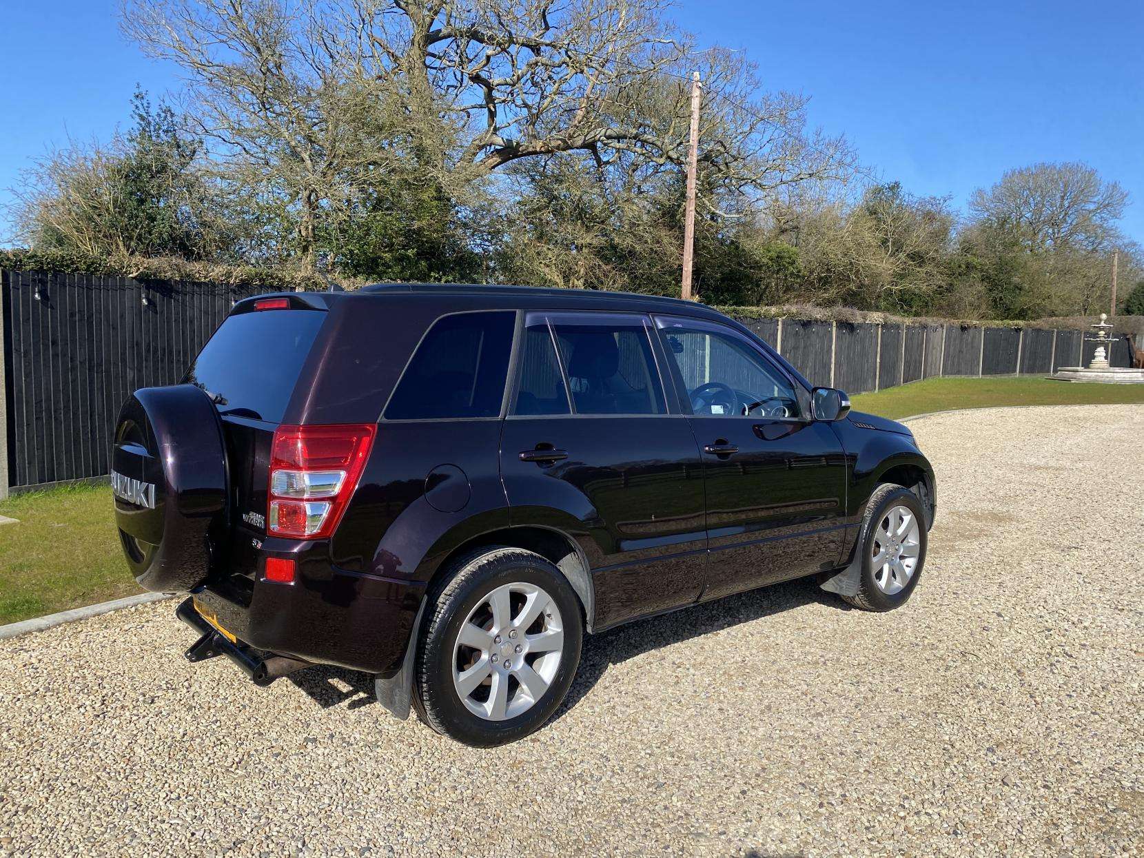 A 2009 SUZUKI GRAND VITARA 2.4 VVT SZ5 SUV 5dr Petrol Auto 4WD Euro 4 (169 ps) A 2009 SUZUKI GRAND VITARA 2.4 VVT SZ5 SUV 5dr Petrol Auto 4WD Euro 4 (169 ps)