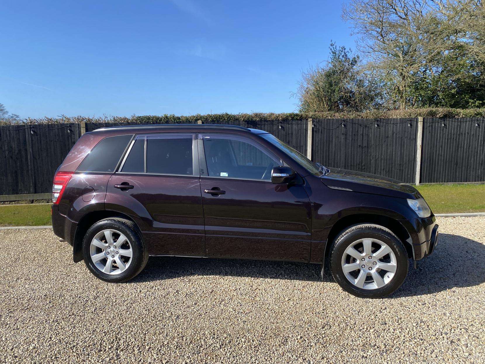 A 2009 SUZUKI GRAND VITARA 2.4 VVT SZ5 SUV 5dr Petrol Auto 4WD Euro 4 (169 ps) A 2009 SUZUKI GRAND VITARA 2.4 VVT SZ5 SUV 5dr Petrol Auto 4WD Euro 4 (169 ps)