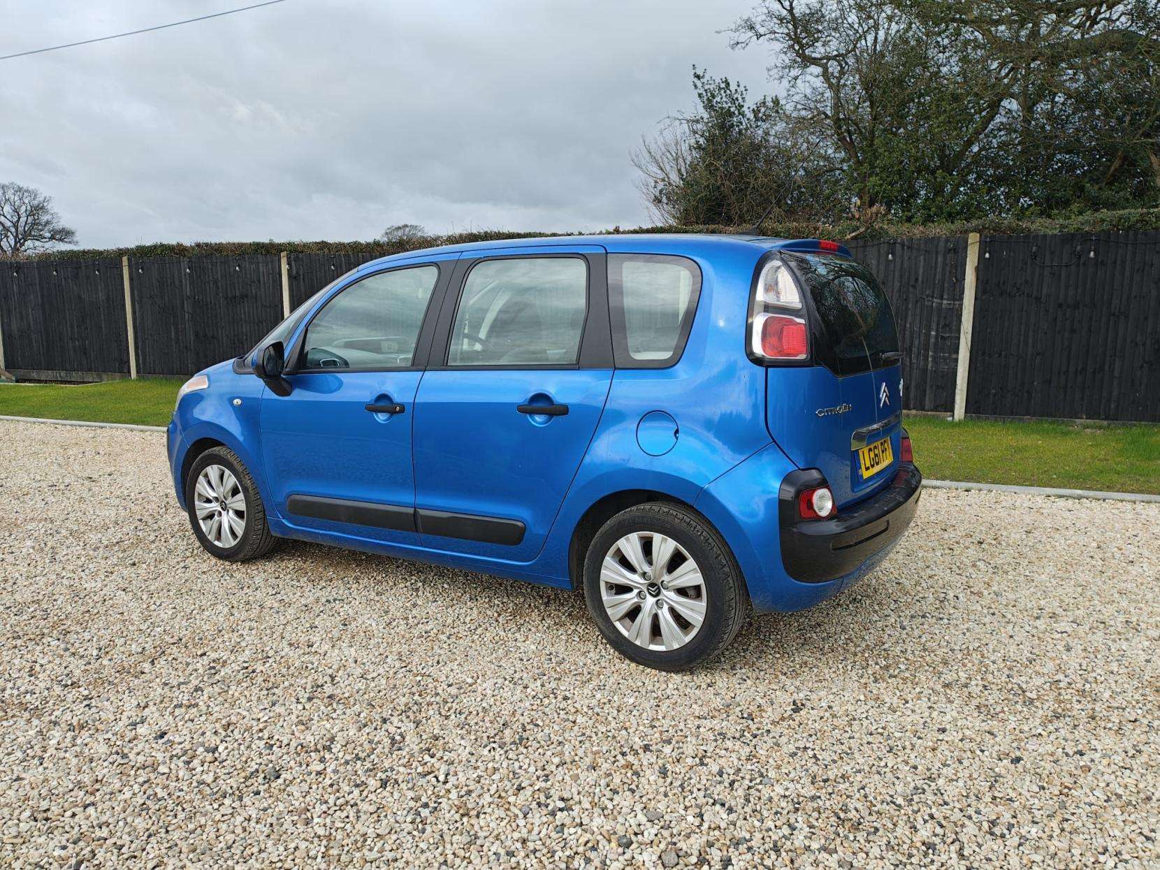 A 2011 CITROEN C3 PICASSO 1.4 VTi 16V VTR+ MPV 5dr Petrol Manual Euro 5 (95 ps) A 2011 CITROEN C3 PICASSO 1.4 VTi 16V VTR+ MPV 5dr Petrol Manual Euro 5 (95 ps)