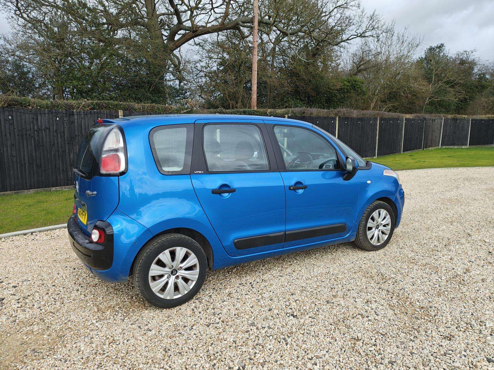 A 2011 CITROEN C3 PICASSO 1.4 VTi 16V VTR+ MPV 5dr Petrol Manual Euro 5 (95 ps) A 2011 CITROEN C3 PICASSO 1.4 VTi 16V VTR+ MPV 5dr Petrol Manual Euro 5 (95 ps)