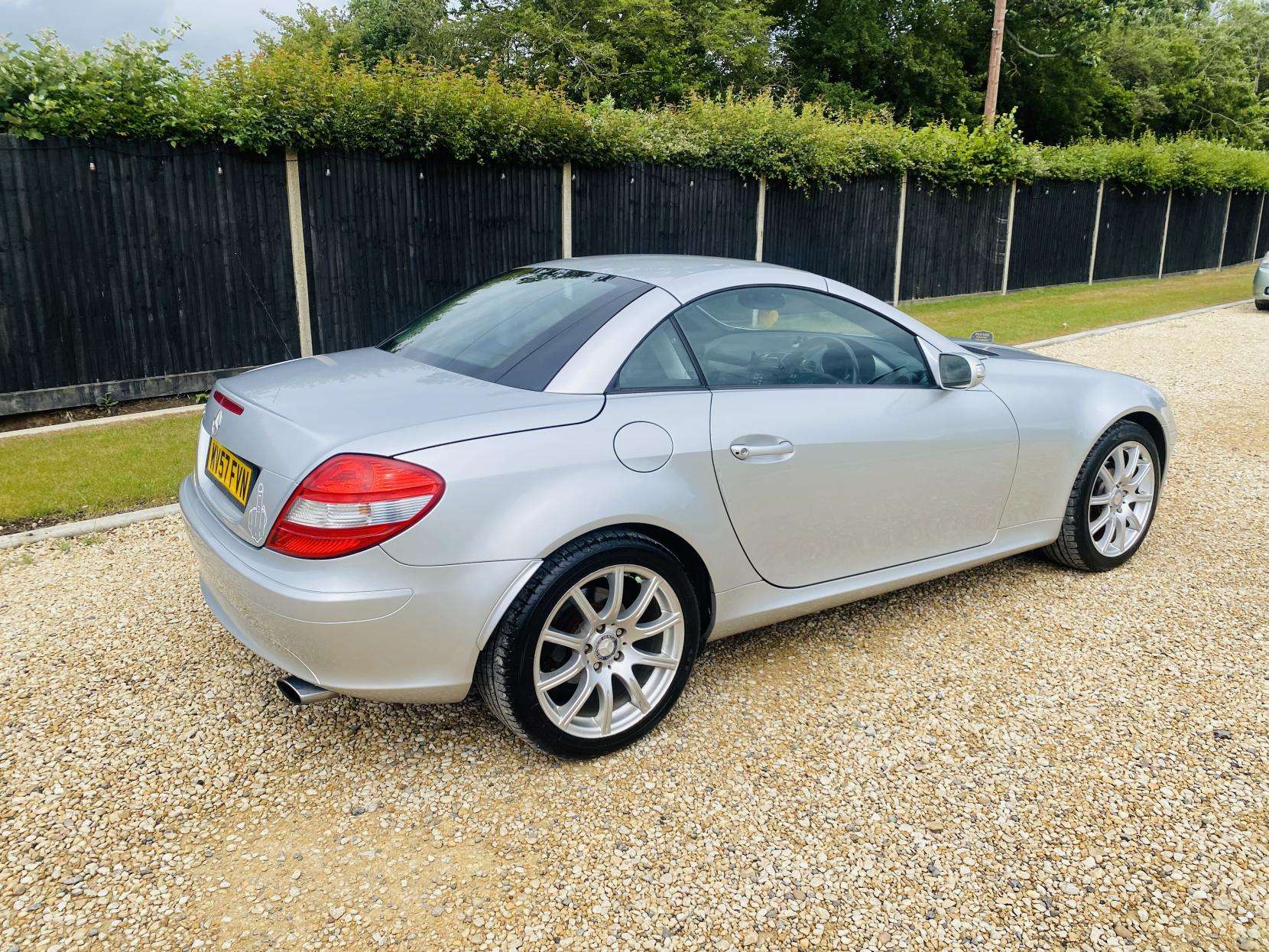 A 2007 MERCEDES-BENZ SLK 1.8 SLK200 Kompressor Convertible 2dr Petrol Automatic (211 g/km, 163 bhp) A 2007 MERCEDES-BENZ SLK 1.8 SLK200 Kompressor Convertible 2dr Petrol Automatic (211 g/km, 163 bhp)