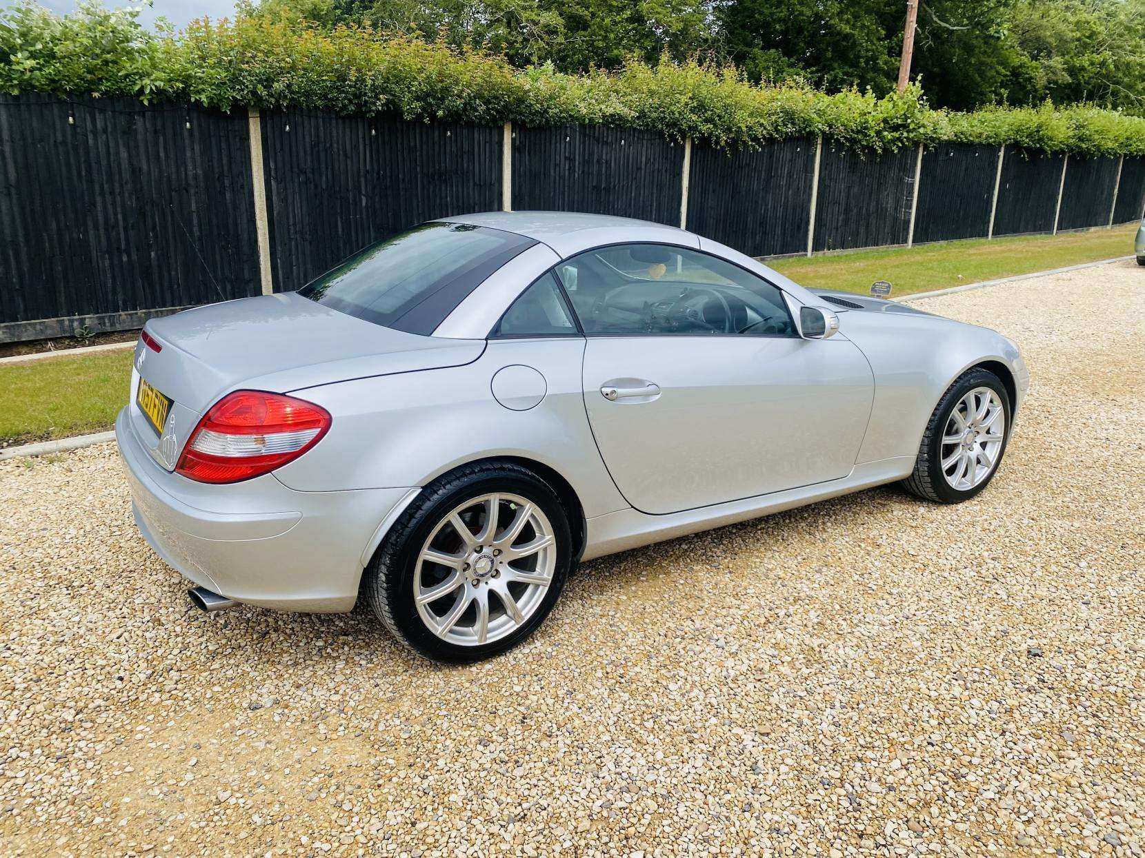 A 2007 MERCEDES-BENZ SLK 1.8 SLK200 Kompressor Convertible 2dr Petrol Automatic (211 g/km, 163 bhp) A 2007 MERCEDES-BENZ SLK 1.8 SLK200 Kompressor Convertible 2dr Petrol Automatic (211 g/km, 163 bhp)