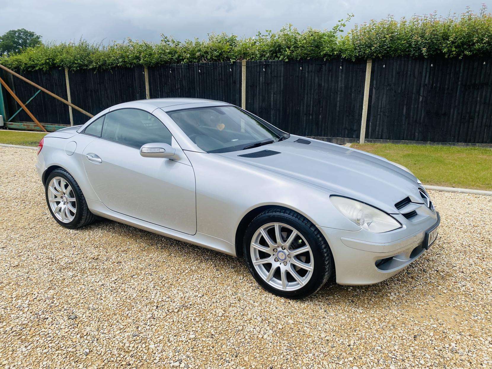 A 2007 MERCEDES-BENZ SLK 1.8 SLK200 Kompressor Convertible 2dr Petrol Automatic (211 g/km, 163 bhp) A 2007 MERCEDES-BENZ SLK 1.8 SLK200 Kompressor Convertible 2dr Petrol Automatic (211 g/km, 163 bhp)