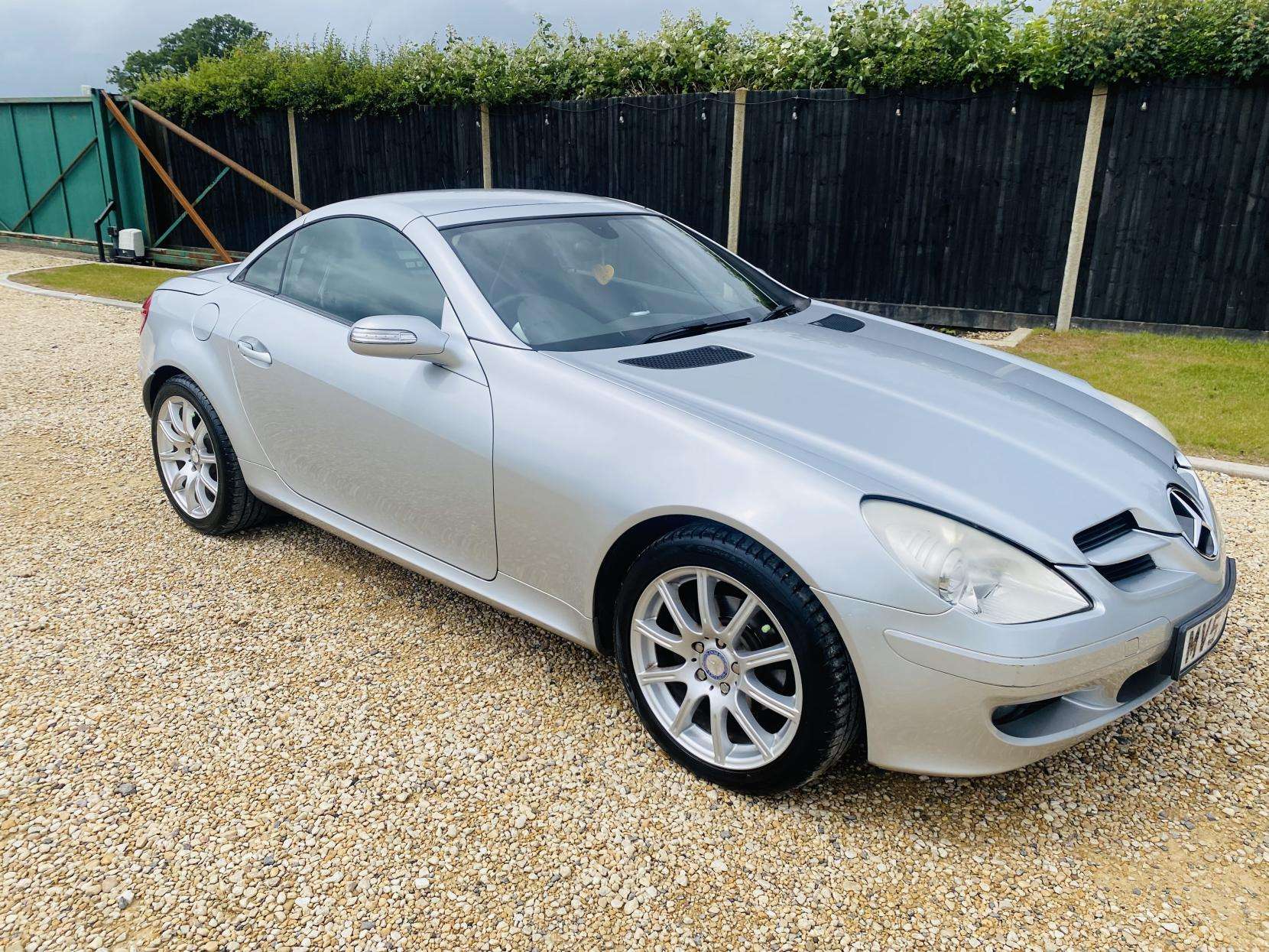 A 2007 MERCEDES-BENZ SLK 1.8 SLK200 Kompressor Convertible 2dr Petrol Automatic (211 g/km, 163 bhp) A 2007 MERCEDES-BENZ SLK 1.8 SLK200 Kompressor Convertible 2dr Petrol Automatic (211 g/km, 163 bhp)