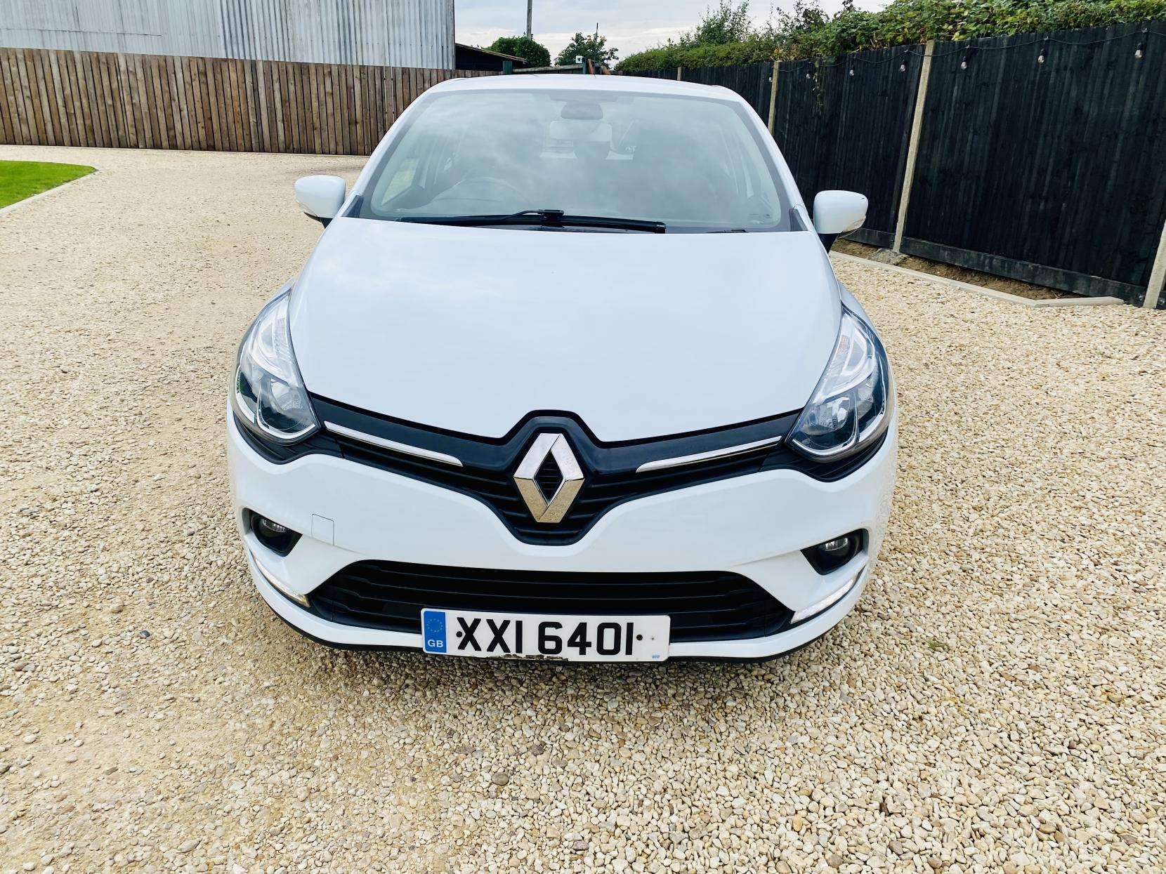 A 2018 RENAULT CLIO 1.2 16V Dynamique Nav Hatchback 5dr Petrol Manual Euro 6 (75 ps) A 2018 RENAULT CLIO 1.2 16V Dynamique Nav Hatchback 5dr Petrol Manual Euro 6 (75 ps)