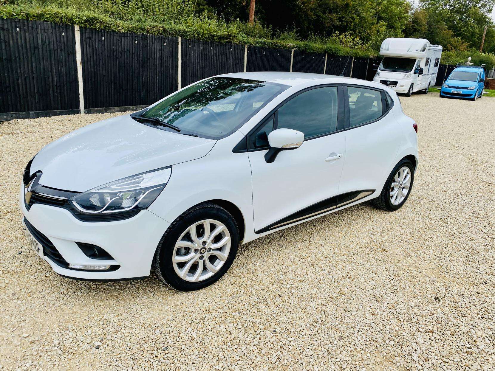A 2018 RENAULT CLIO 1.2 16V Dynamique Nav Hatchback 5dr Petrol Manual Euro 6 (75 ps) A 2018 RENAULT CLIO 1.2 16V Dynamique Nav Hatchback 5dr Petrol Manual Euro 6 (75 ps)