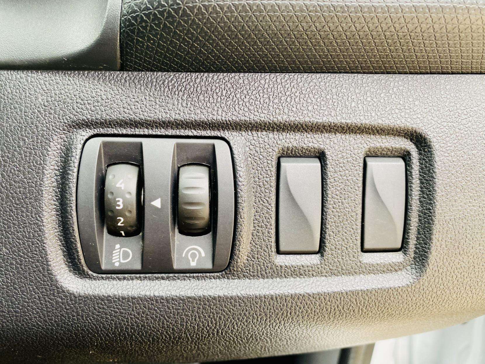 2018 RENAULT CLIO 2018 RENAULT CLIO