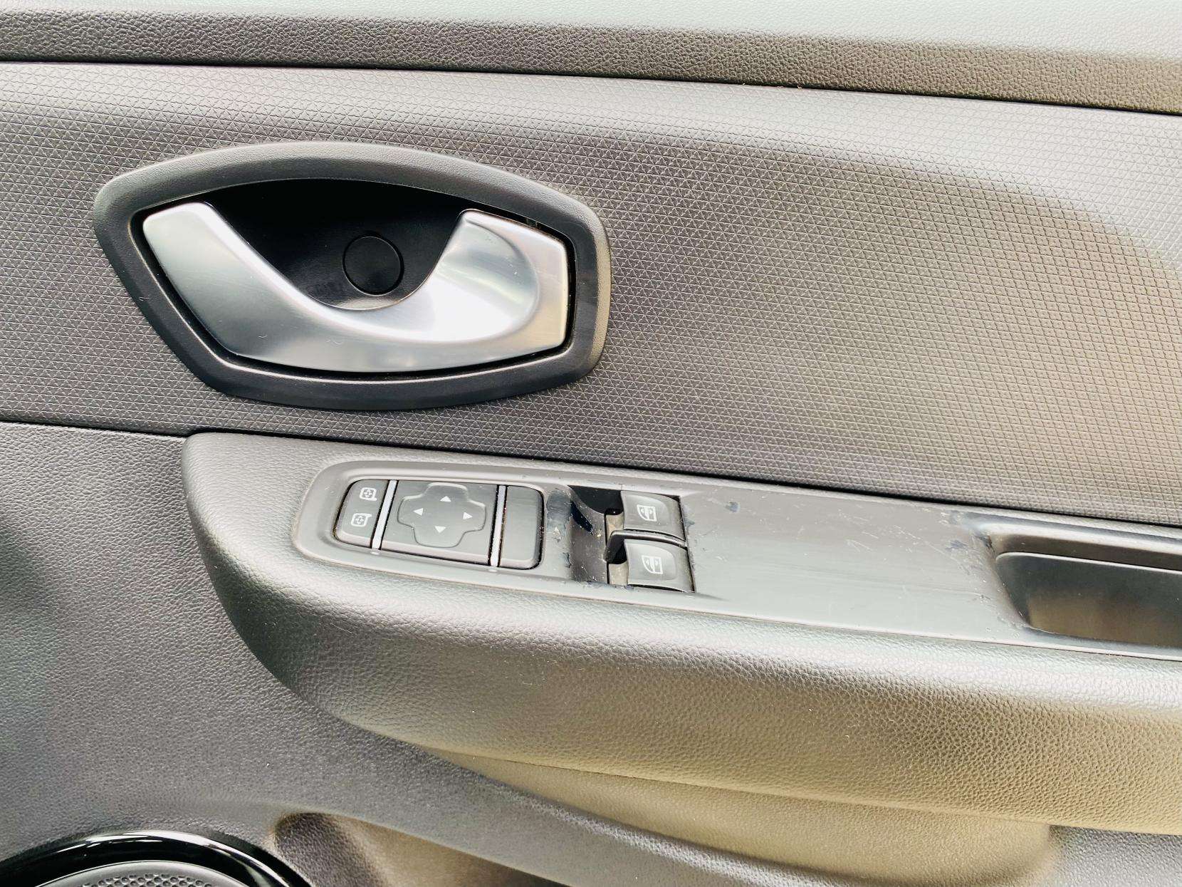 2018 RENAULT CLIO 2018 RENAULT CLIO