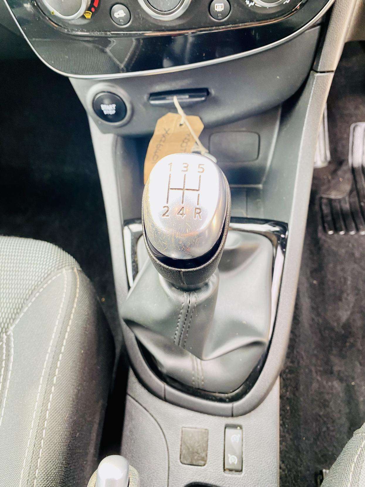 2018 RENAULT CLIO 2018 RENAULT CLIO