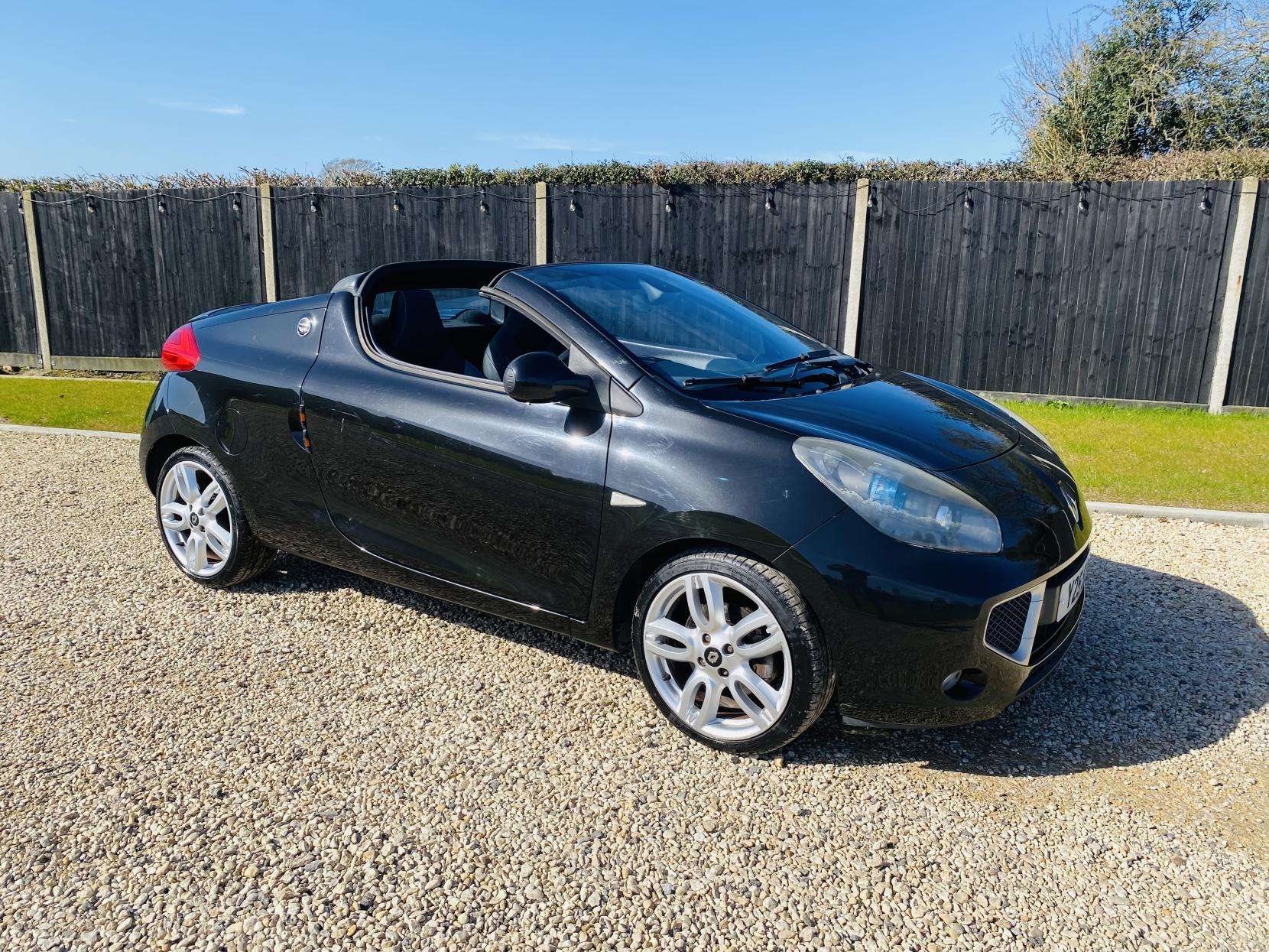 A 2010 RENAULT WIND 1.2 TCe Dynamique S Convertible 2dr Petrol Manual Euro 5 (100 ps) A 2010 RENAULT WIND 1.2 TCe Dynamique S Convertible 2dr Petrol Manual Euro 5 (100 ps)