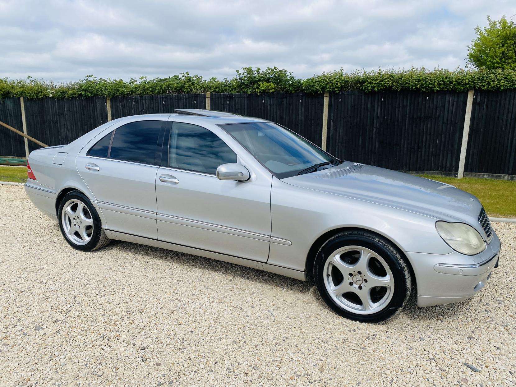 A 2002 MERCEDES-BENZ S CLASS 3.2 S320 Saloon 4dr Petrol Automatic (276 g/km, 221 bhp) A 2002 MERCEDES-BENZ S CLASS 3.2 S320 Saloon 4dr Petrol Automatic (276 g/km, 221 bhp)