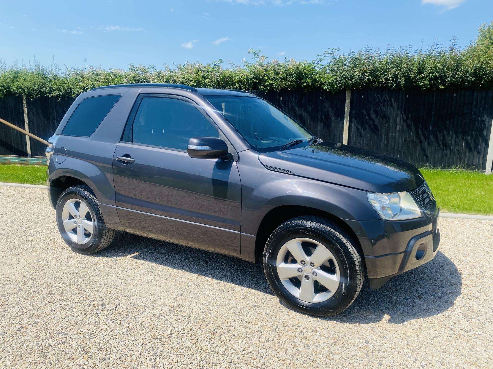 A 2011 SUZUKI GRAND VITARA 2.4 VVT SZ4 SUV 3dr Petrol Manual 4WD Euro 5 (169 ps) A 2011 SUZUKI GRAND VITARA 2.4 VVT SZ4 SUV 3dr Petrol Manual 4WD Euro 5 (169 ps)