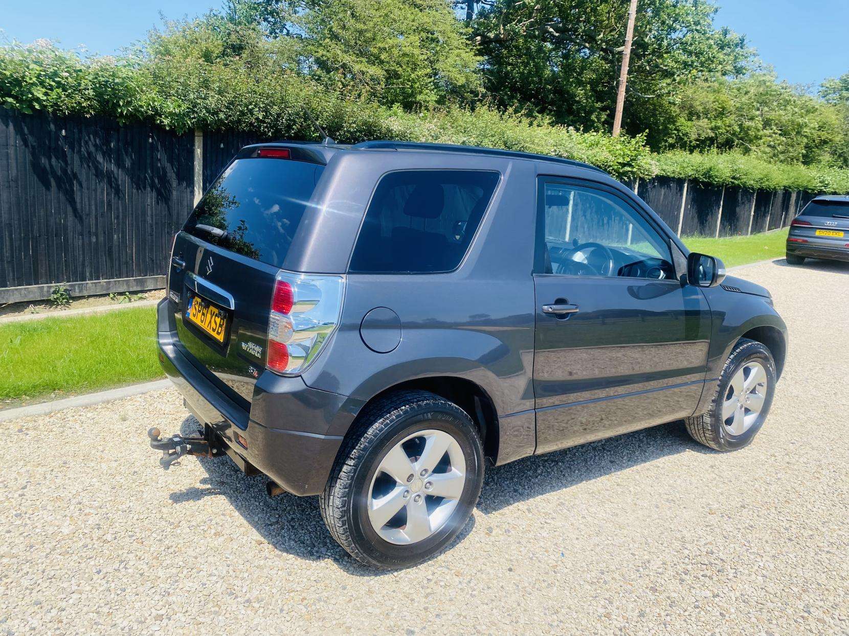 A 2011 SUZUKI GRAND VITARA 2.4 VVT SZ4 SUV 3dr Petrol Manual 4WD Euro 5 (169 ps) A 2011 SUZUKI GRAND VITARA 2.4 VVT SZ4 SUV 3dr Petrol Manual 4WD Euro 5 (169 ps)