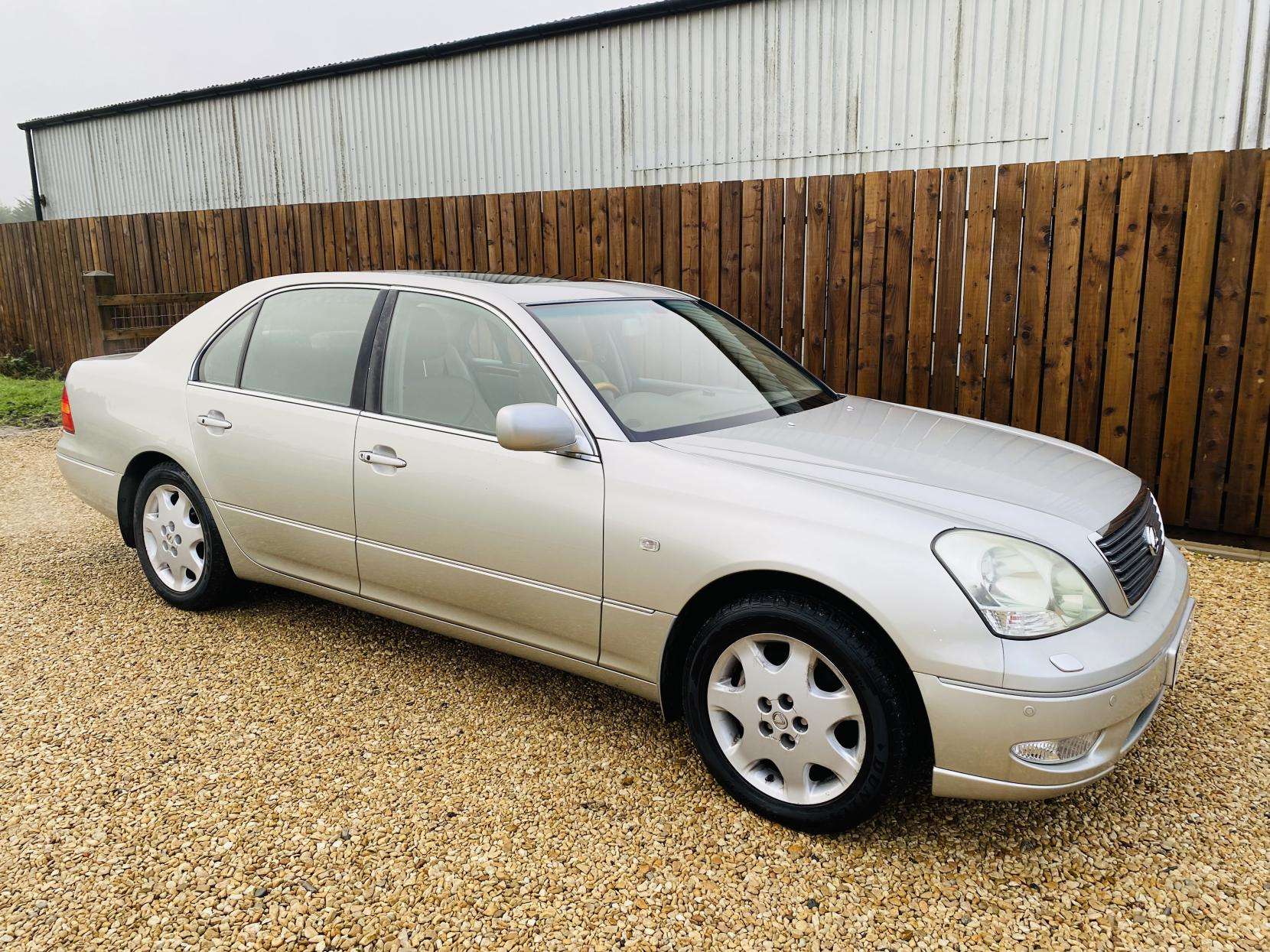 A 2002 LEXUS LS 4.3 430 Saloon 4dr Petrol Automatic (289 g/km, 280 bhp) A 2002 LEXUS LS 4.3 430 Saloon 4dr Petrol Automatic (289 g/km, 280 bhp)