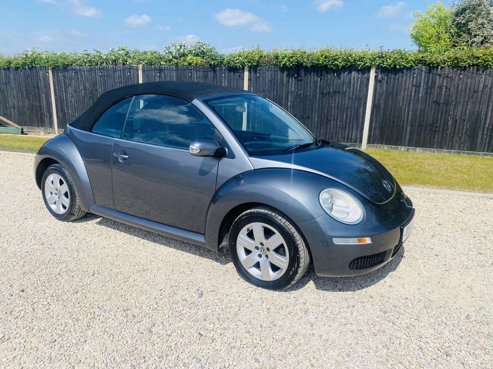 A 2011 VOLKSWAGEN BEETLE 1.6 Sola Cabriolet 2dr Petrol Manual Euro 4 (102 ps) A 2011 VOLKSWAGEN BEETLE 1.6 Sola Cabriolet 2dr Petrol Manual Euro 4 (102 ps)