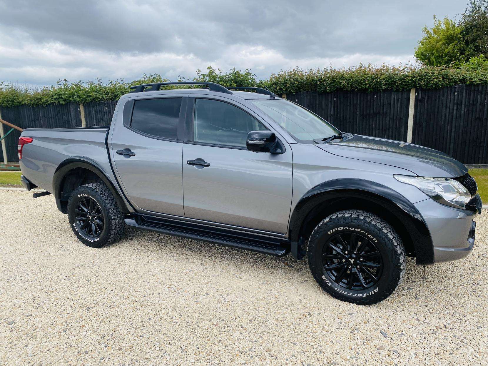 A 2019 MITSUBISHI L200 2.4 DI-D DC Challenger Pickup Double Cab 4dr Diesel Auto 4WD Euro 6 (181 ps) A 2019 MITSUBISHI L200 2.4 DI-D DC Challenger Pickup Double Cab 4dr Diesel Auto 4WD Euro 6 (181 ps)