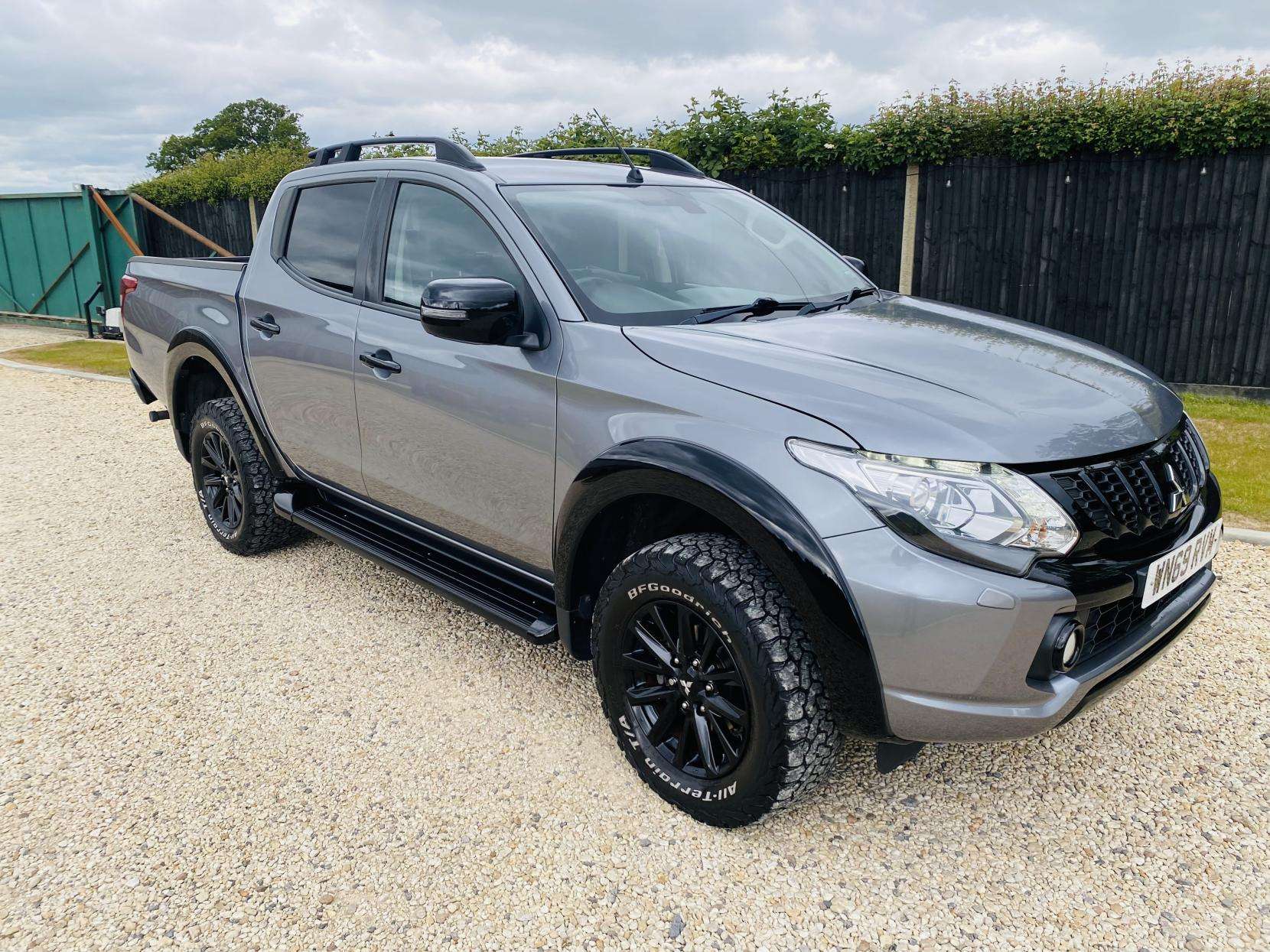 A 2019 MITSUBISHI L200 2.4 DI-D DC Challenger Pickup Double Cab 4dr Diesel Auto 4WD Euro 6 (181 ps) A 2019 MITSUBISHI L200 2.4 DI-D DC Challenger Pickup Double Cab 4dr Diesel Auto 4WD Euro 6 (181 ps)