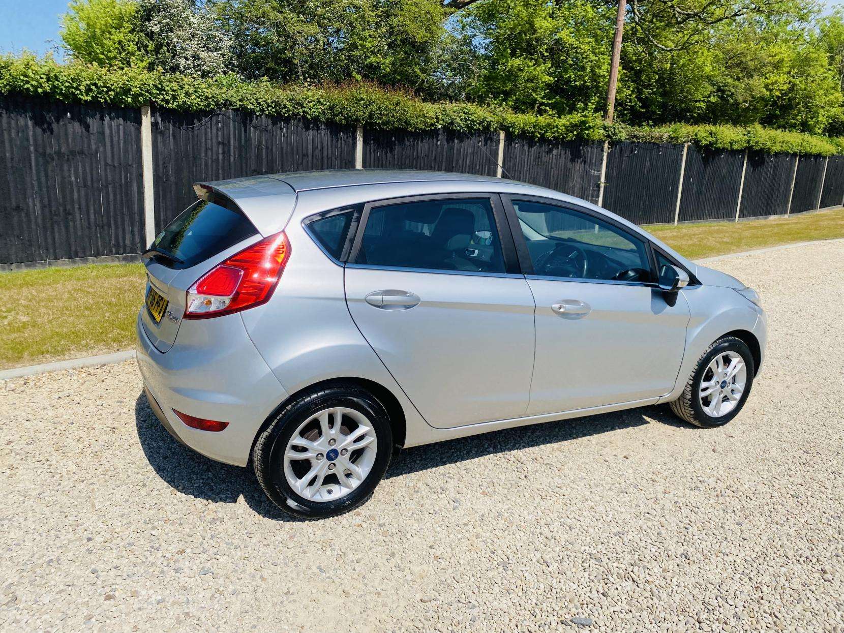 A 2017 FORD FIESTA 1.25 Zetec Hatchback 5dr Petrol Manual Euro 6 (82 ps) A 2017 FORD FIESTA 1.25 Zetec Hatchback 5dr Petrol Manual Euro 6 (82 ps)