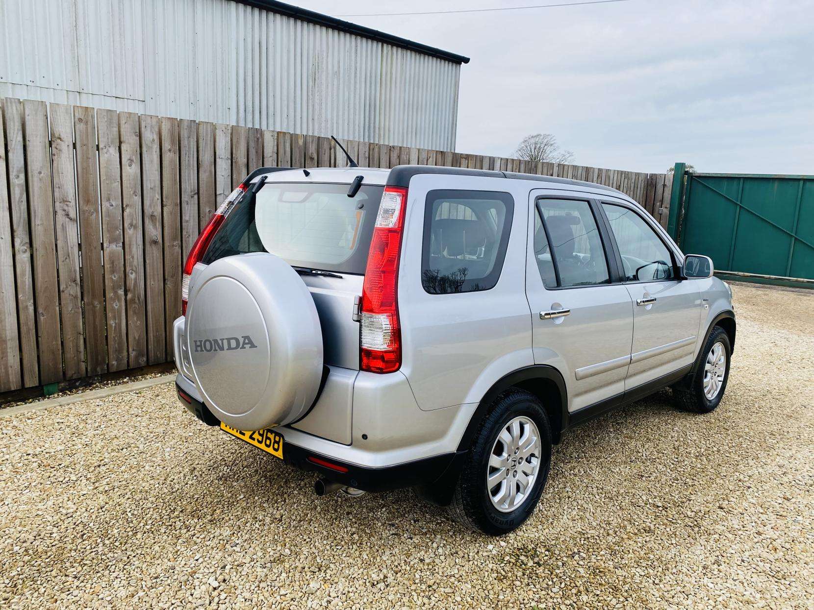 A 2005 HONDA CR-V 2.0 i-VTEC Sport SUV 5dr Petrol Automatic (220 g/km, 150 bhp) A 2005 HONDA CR-V 2.0 i-VTEC Sport SUV 5dr Petrol Automatic (220 g/km, 150 bhp)