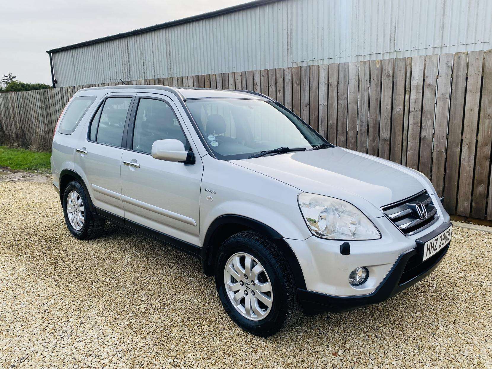 A 2005 HONDA CR-V 2.0 i-VTEC Sport SUV 5dr Petrol Automatic (220 g/km, 150 bhp) A 2005 HONDA CR-V 2.0 i-VTEC Sport SUV 5dr Petrol Automatic (220 g/km, 150 bhp)