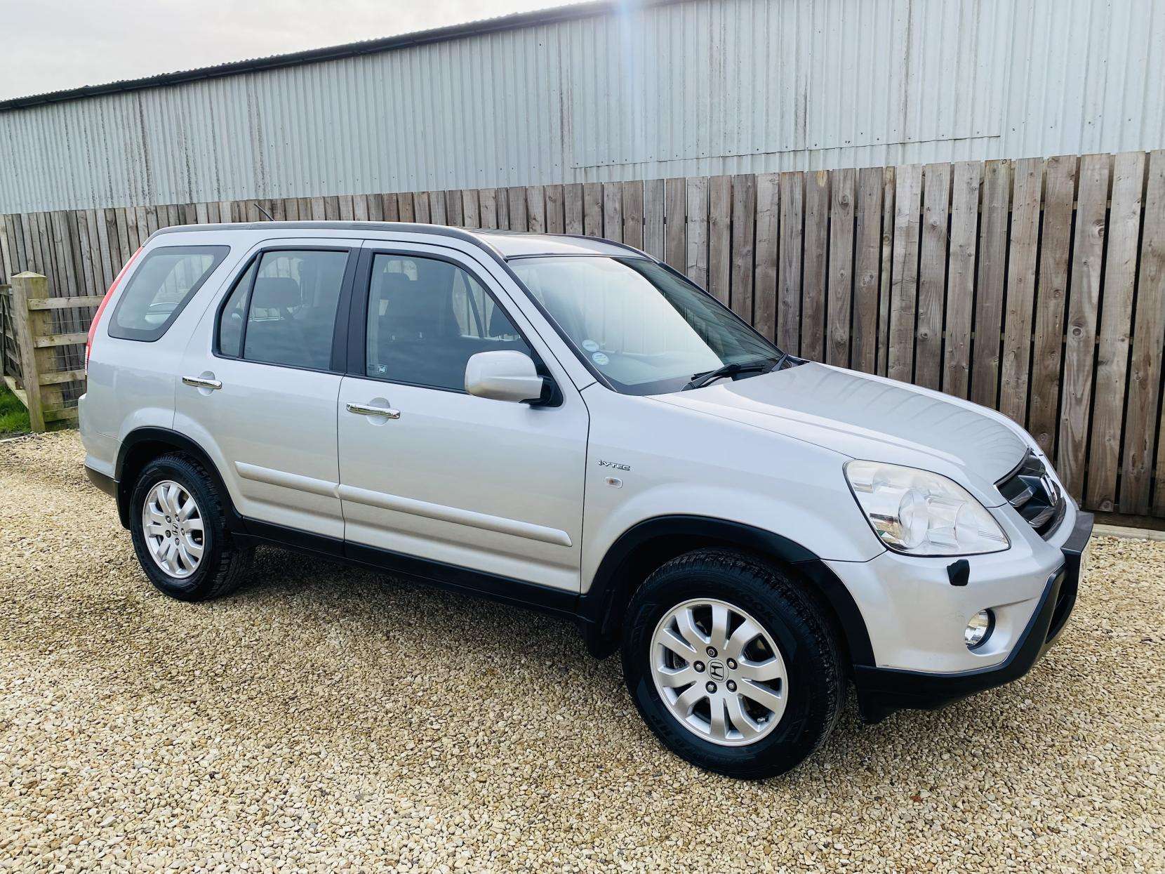 A 2005 HONDA CR-V 2.0 i-VTEC Sport SUV 5dr Petrol Automatic (220 g/km, 150 bhp) A 2005 HONDA CR-V 2.0 i-VTEC Sport SUV 5dr Petrol Automatic (220 g/km, 150 bhp)